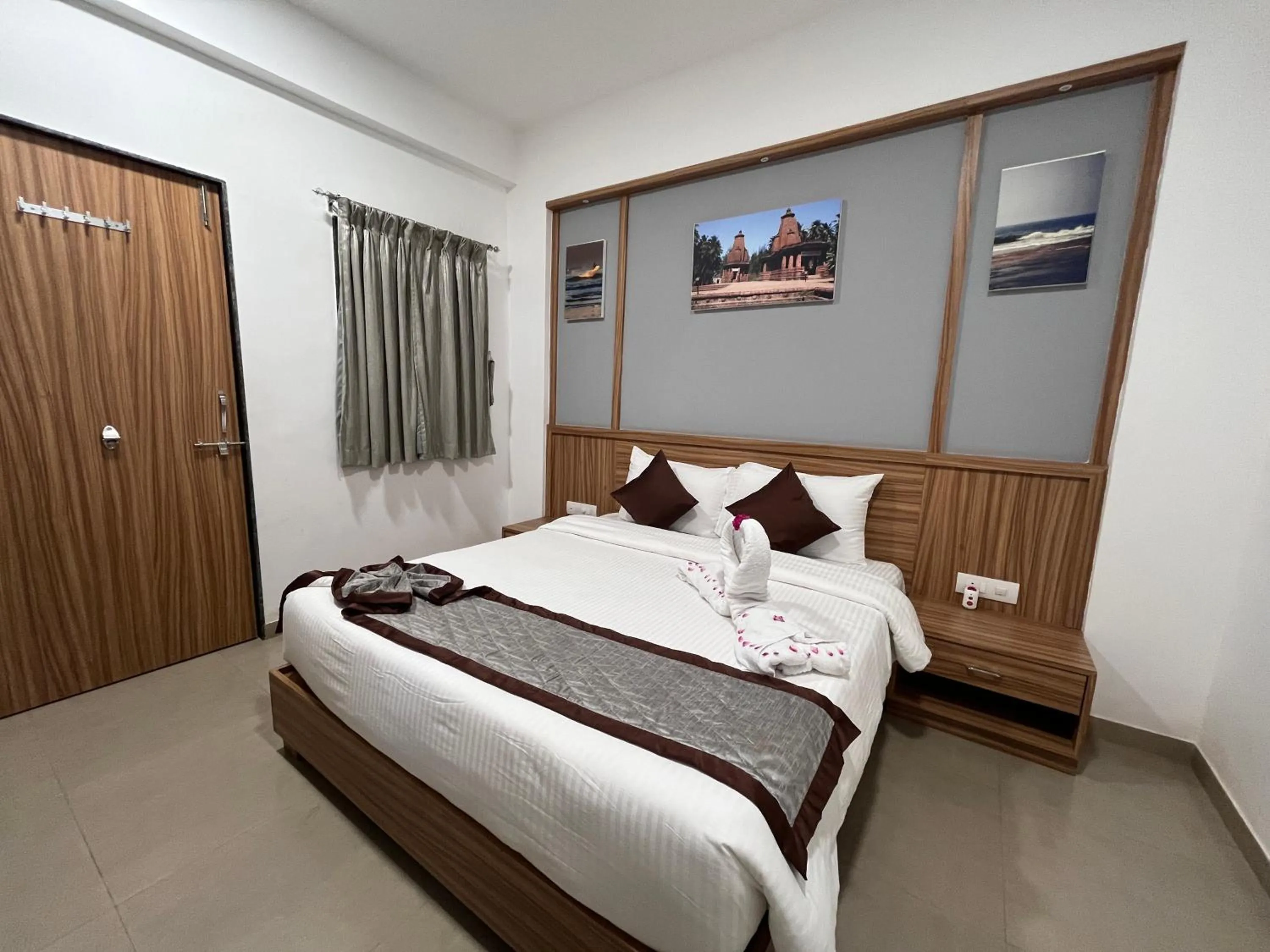 Bedroom, Bed in Hotel Suryaprabha- Near Diveagar Beach