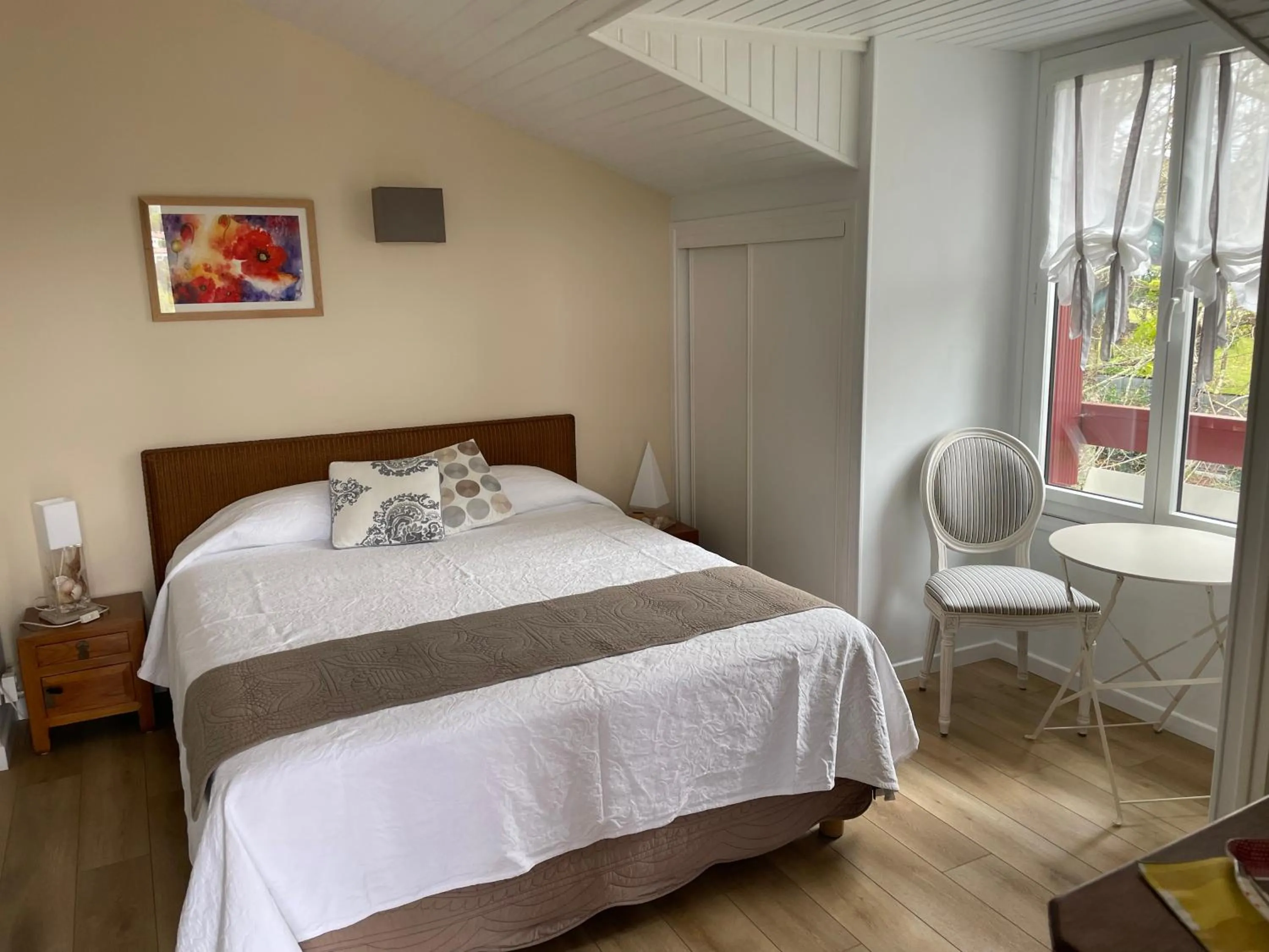 Double Room with Balcony in Guest house Maison Iratzean