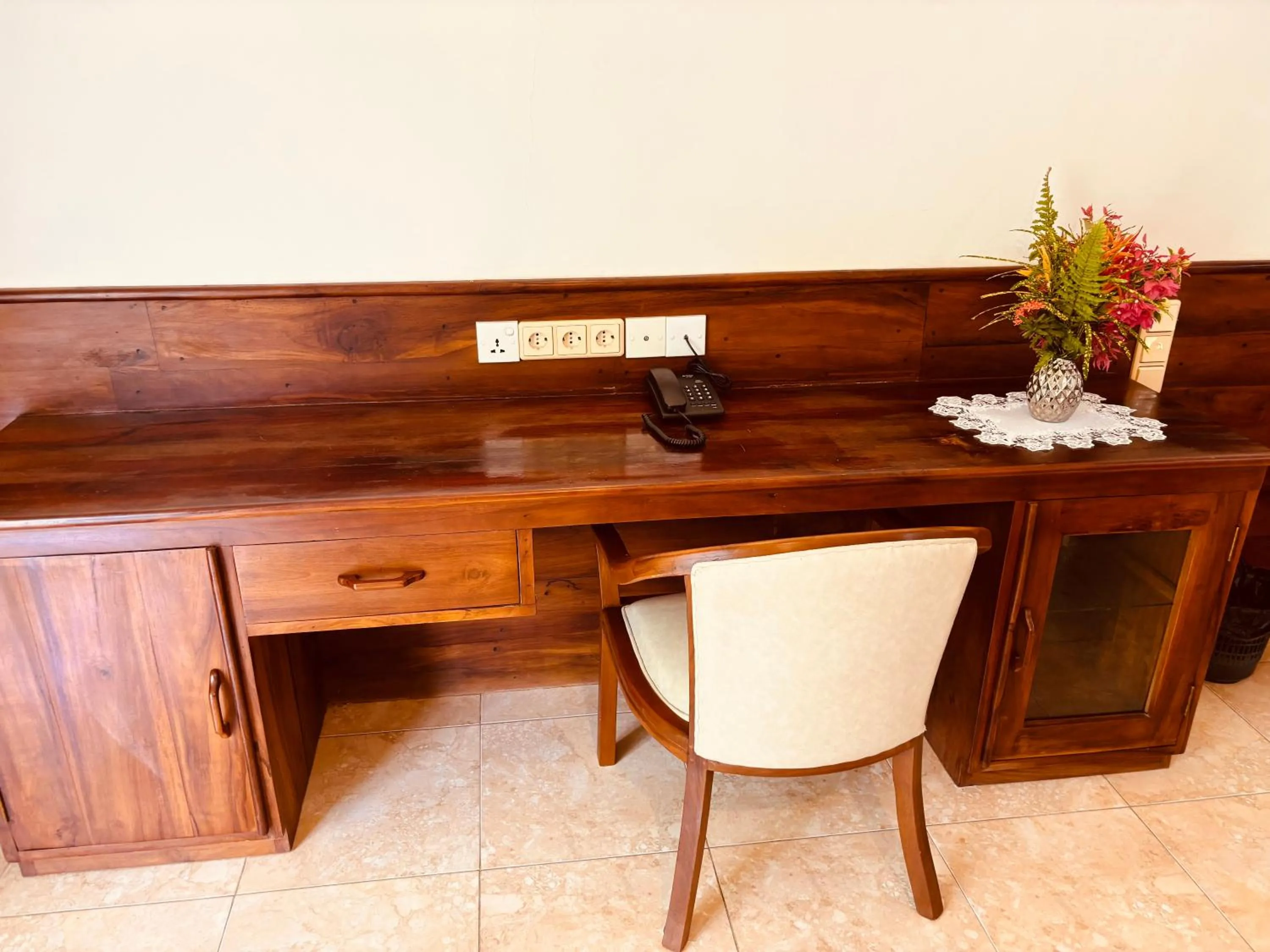 Decorative detail in Raja Beach Hotel