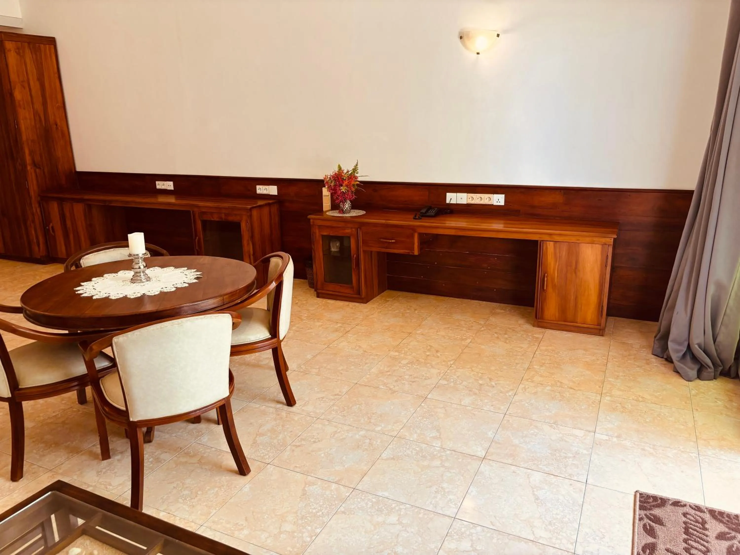 Decorative detail in Raja Beach Hotel