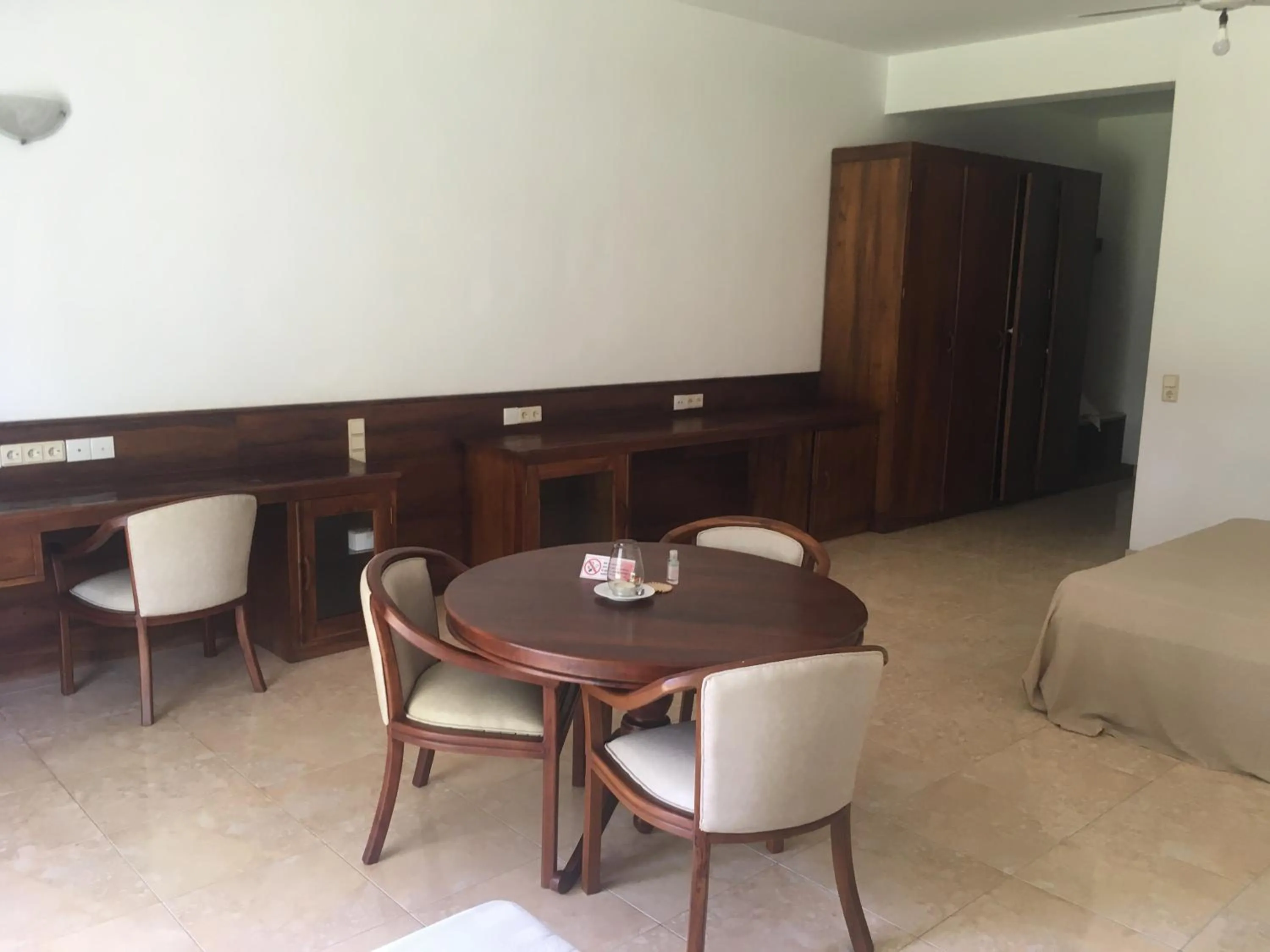 Living room in Raja Beach Hotel