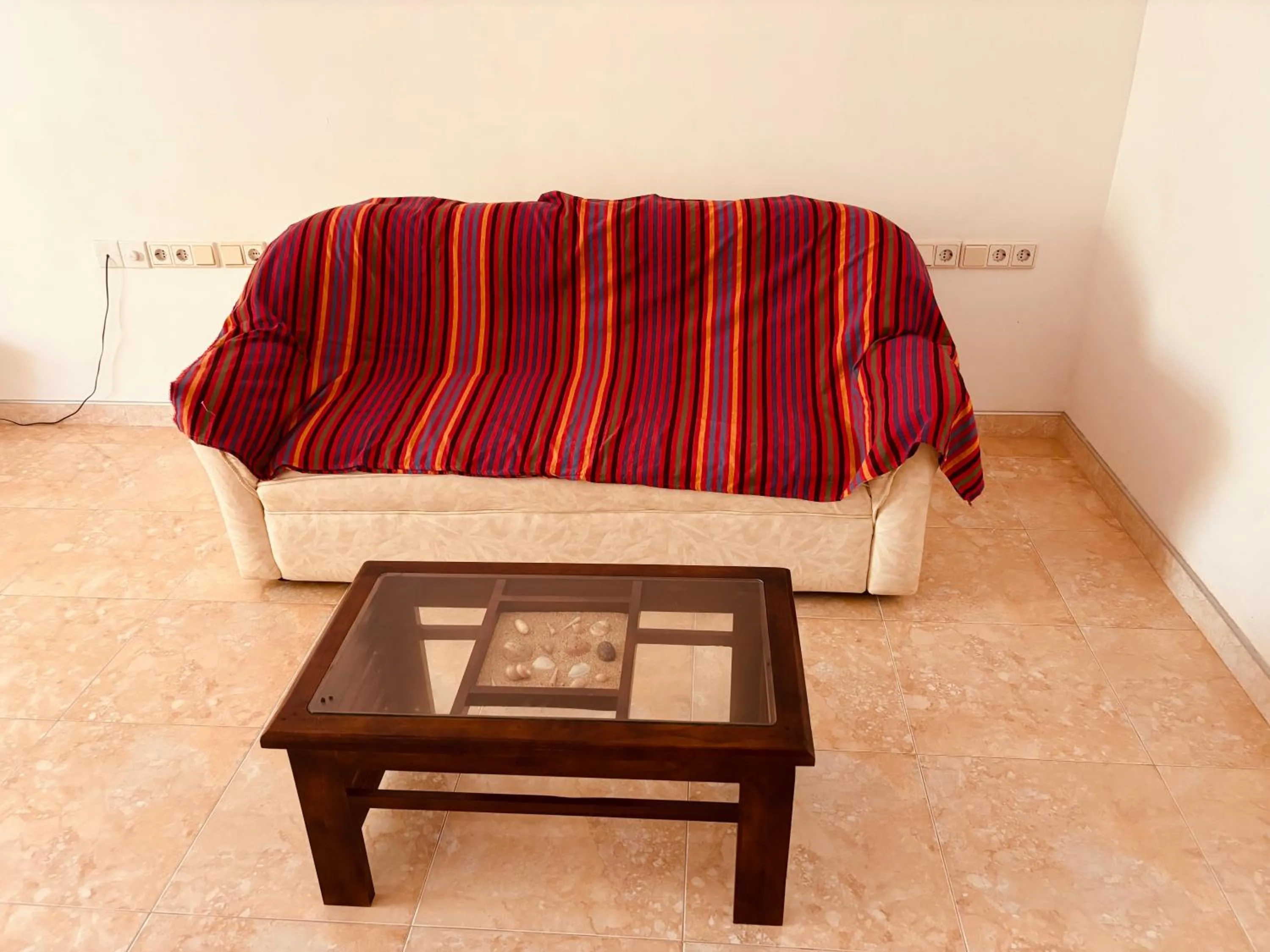 Decorative detail in Raja Beach Hotel