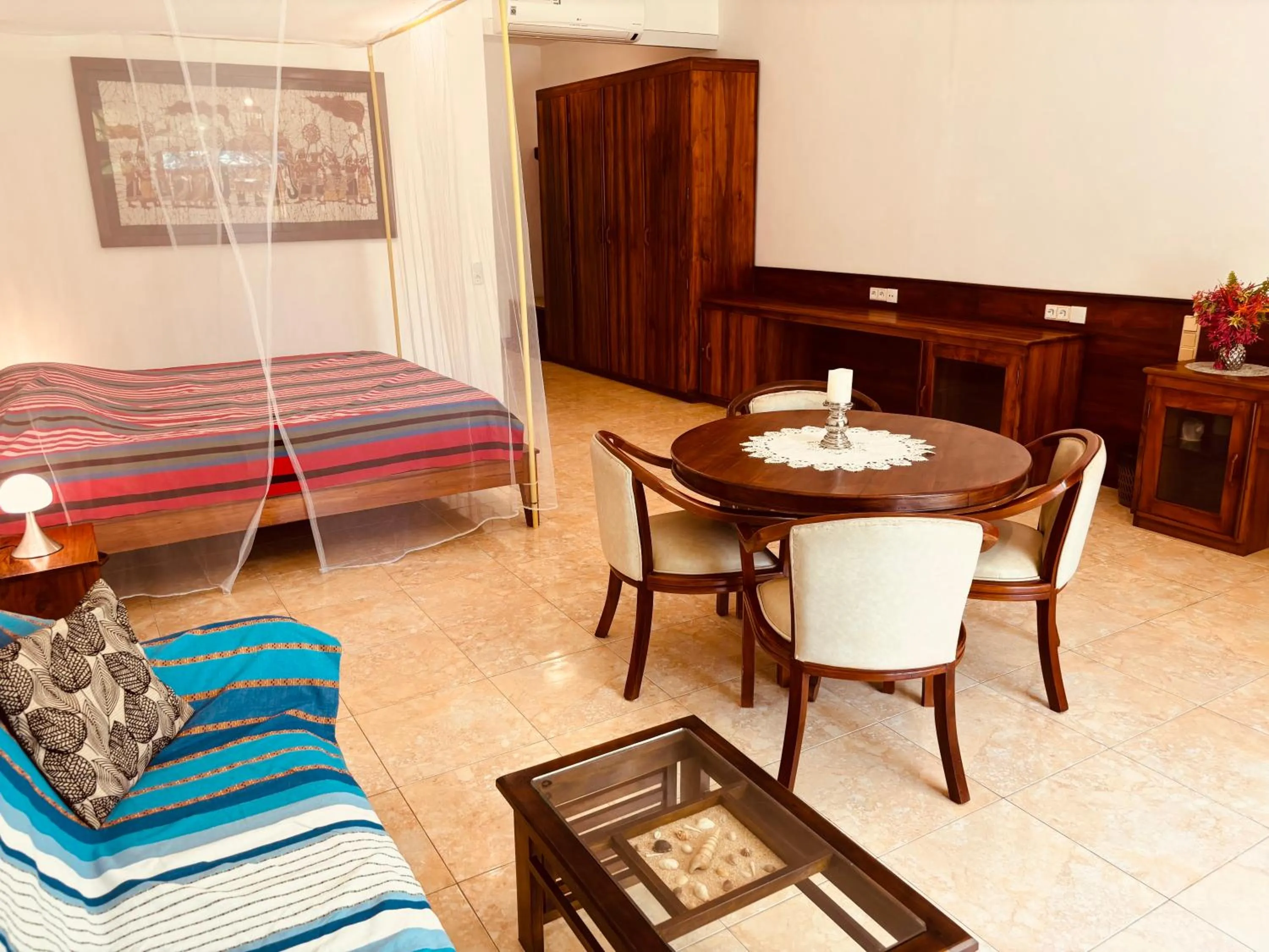 Photo of the whole room, Bed in Raja Beach Hotel