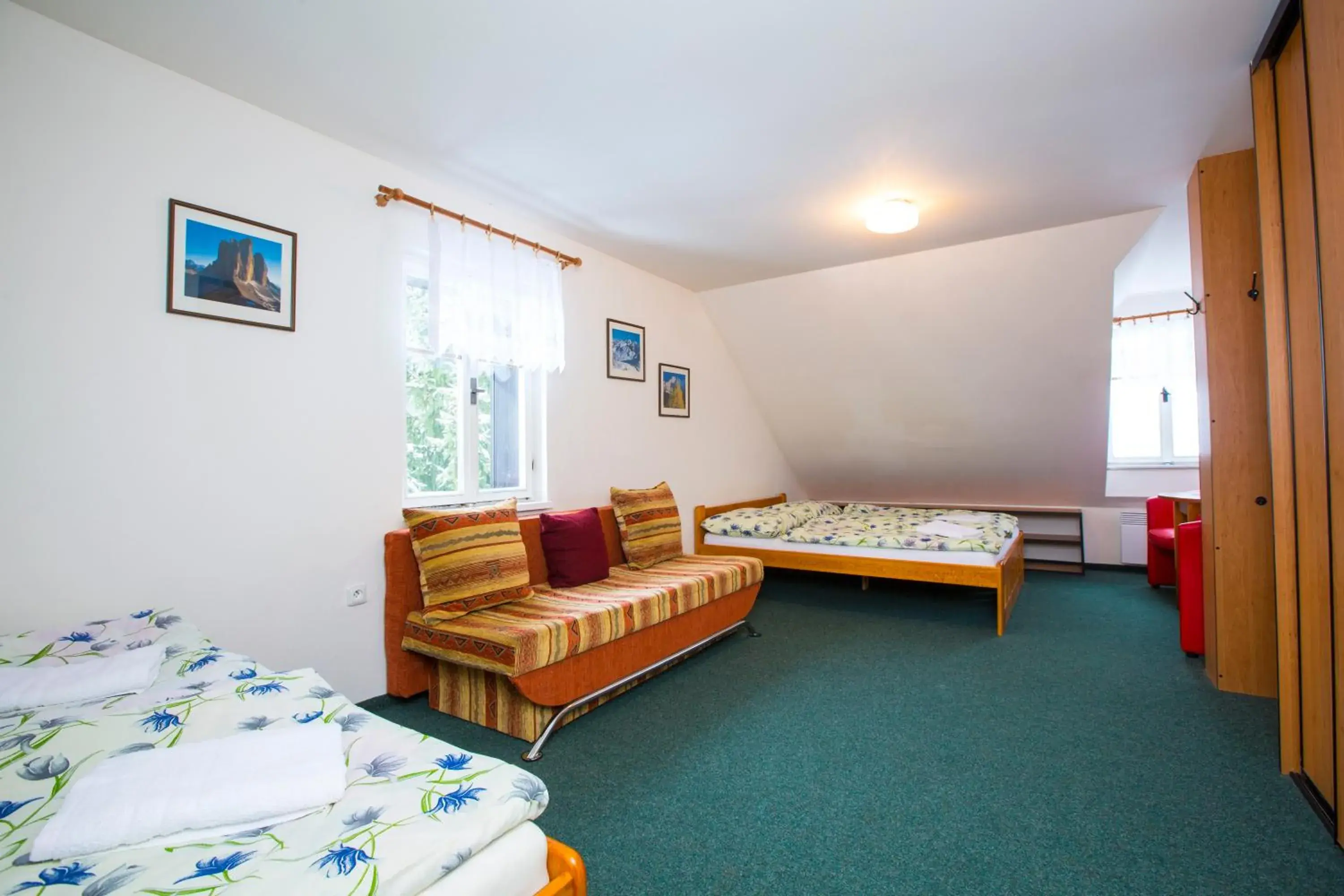 Quadruple Room with Private Bathroom in Chata Pod lipami Quadruple Room with Private Bathroom in Chata Pod lipami