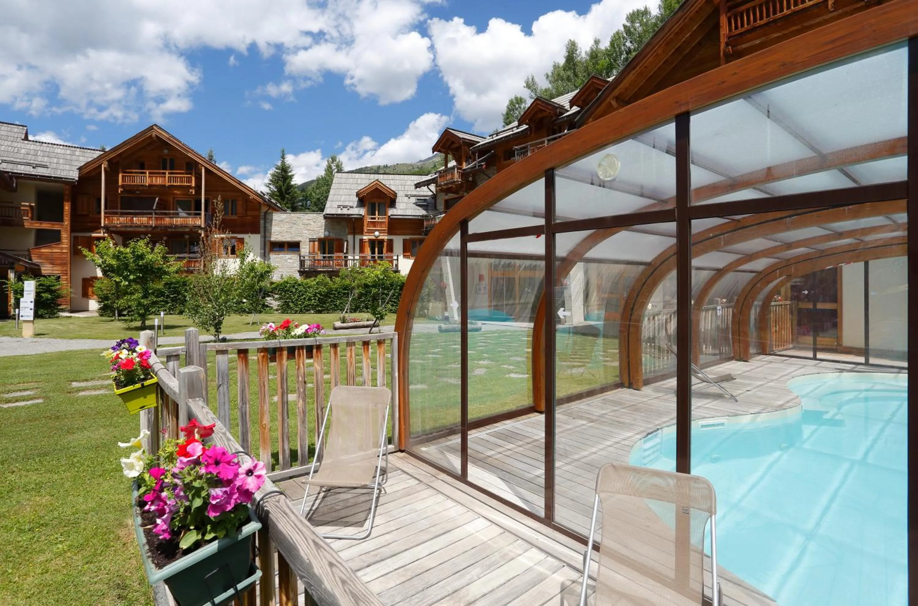 Facade/entrance in Résidence Néméa L'Adret