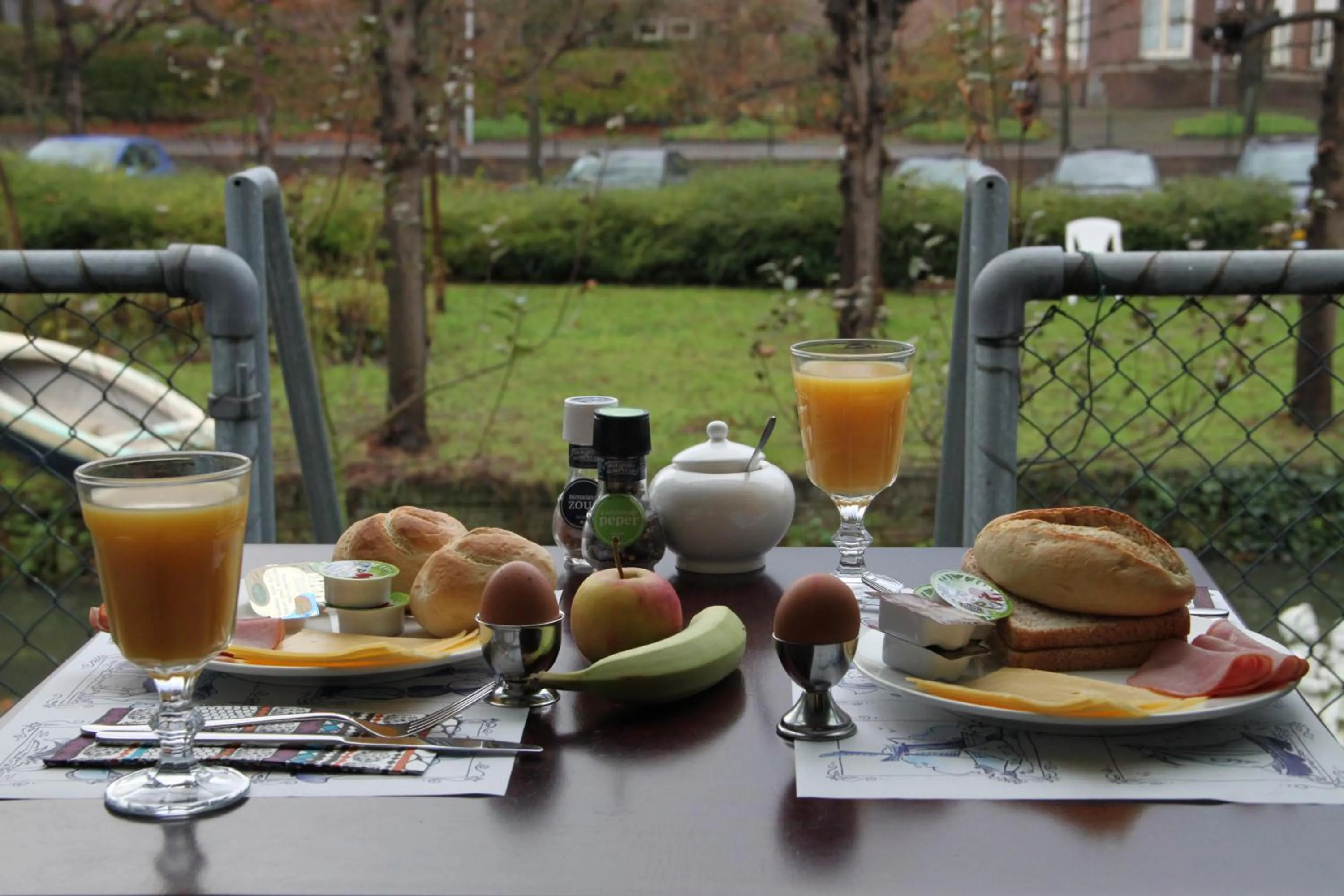 Food and drinks in Hotel Oorsprongpark City Centre Utrecht