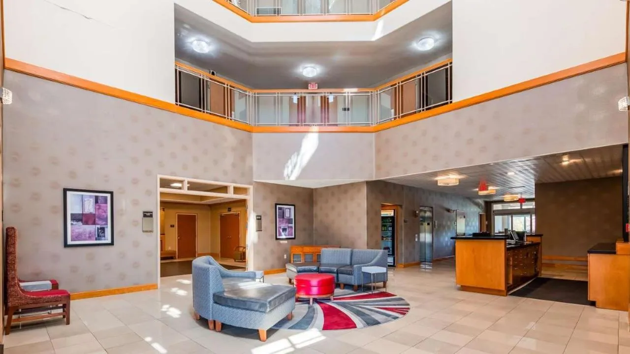 Property building, Lobby/Reception in Best western plus Rose City Conference Inn