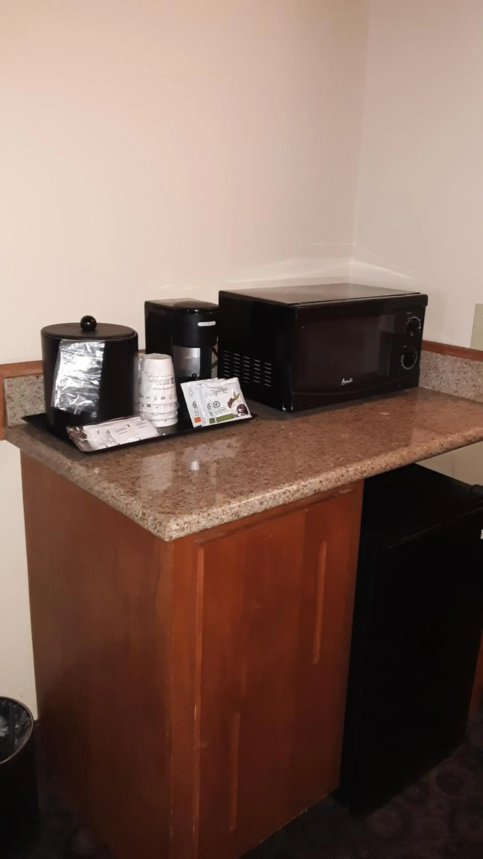 Coffee/tea facilities in Best western plus Rose City Conference Inn Coffee/tea facilities in Best western plus Rose City Conference Inn