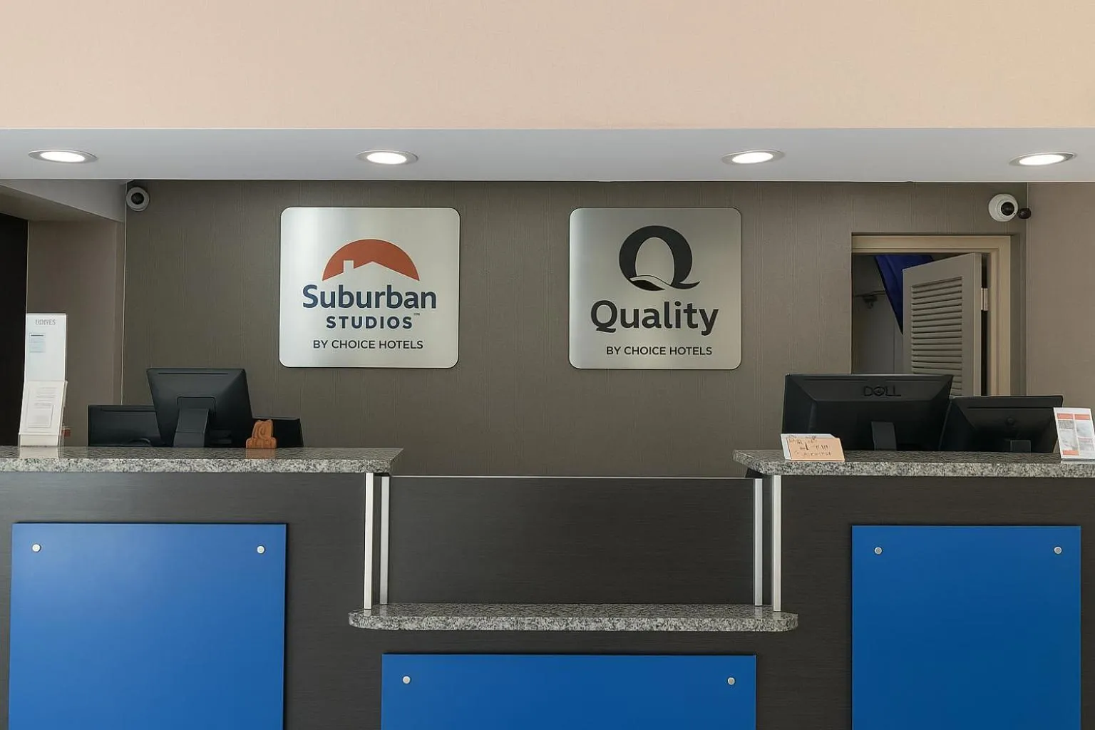 Lobby or reception in Suburban Studios McDonough South I-75