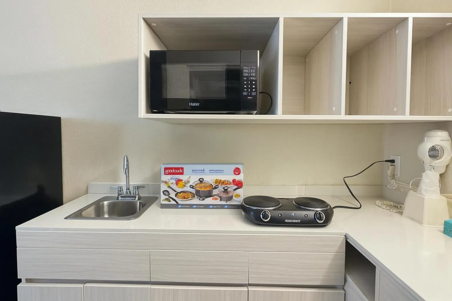 Kitchen or kitchenette in Suburban Studios McDonough South I-75