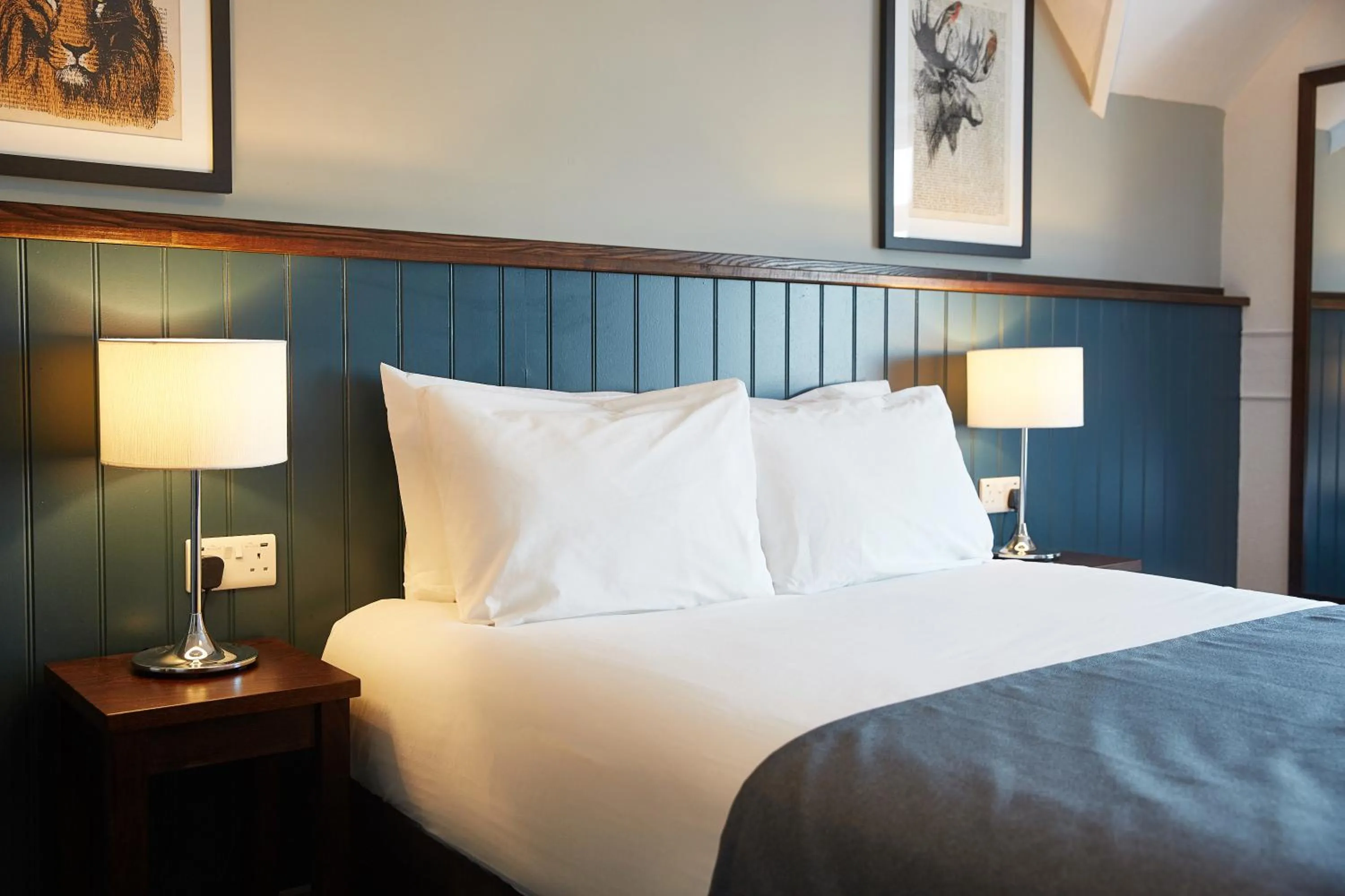 Bed in The Spyglass & Kettle by Greene King Inns