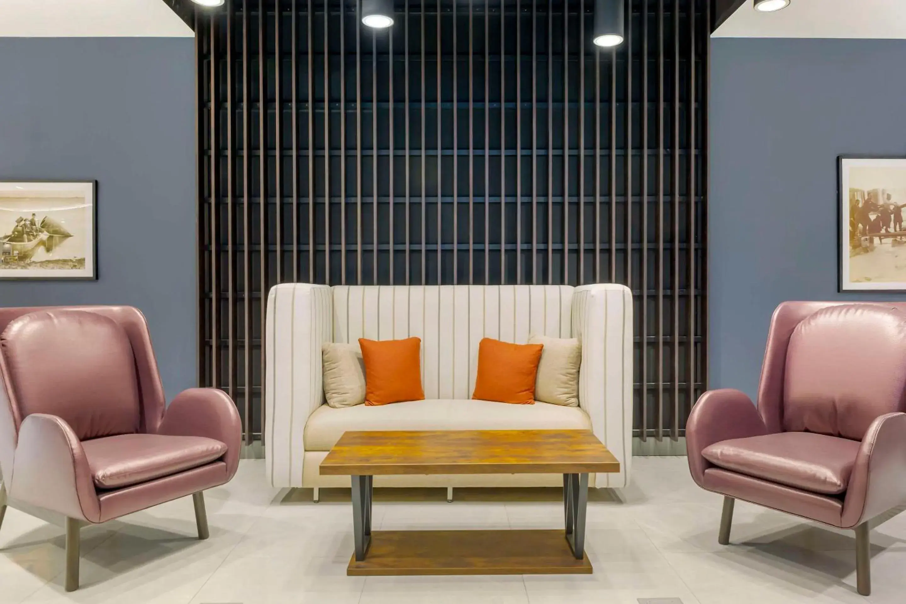 Lounge or bar in Cambria Hotel Niagara Falls Lounge or bar in Cambria Hotel Niagara Falls