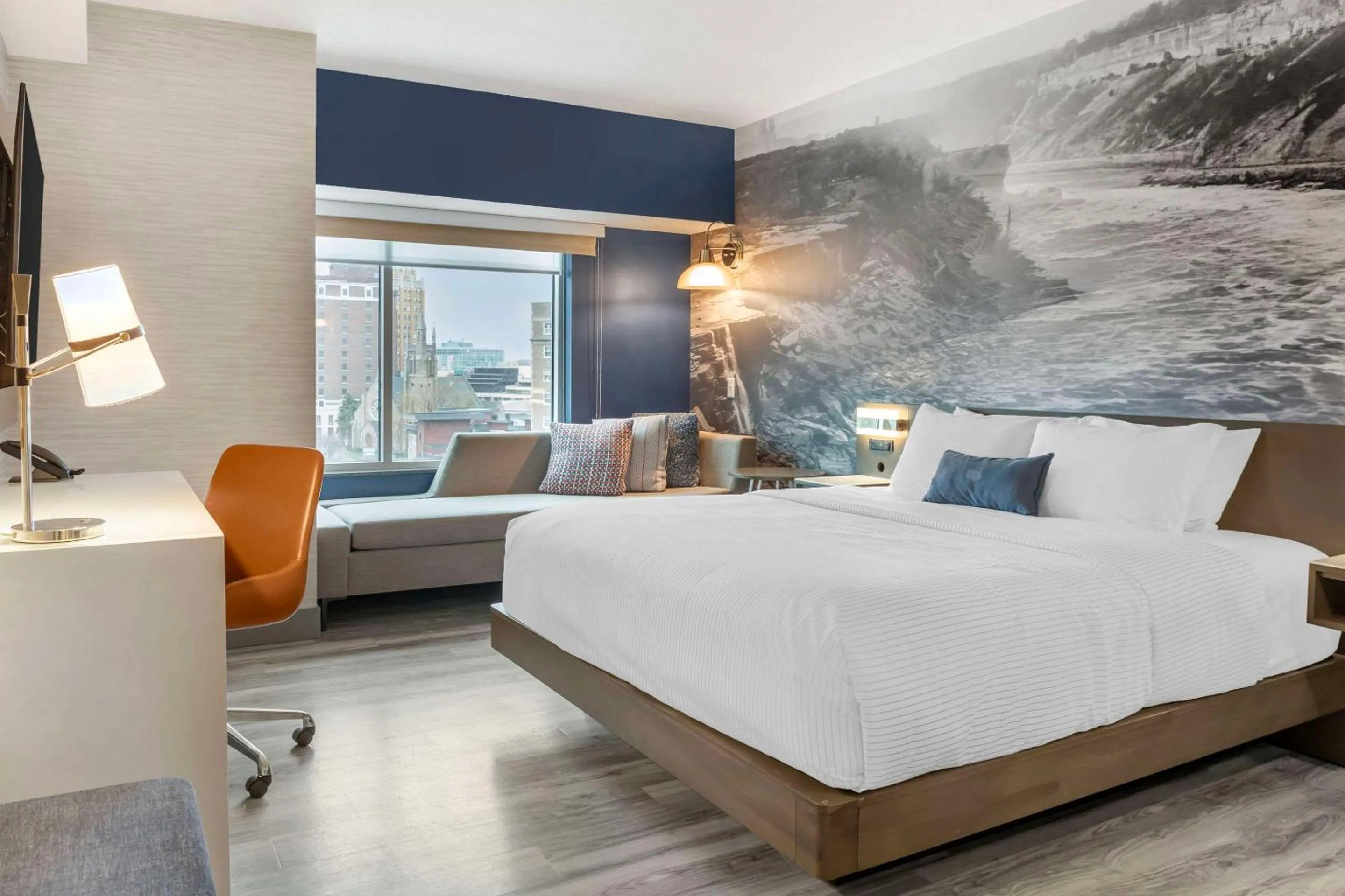 Bedroom, Bed in Cambria Hotel Niagara Falls