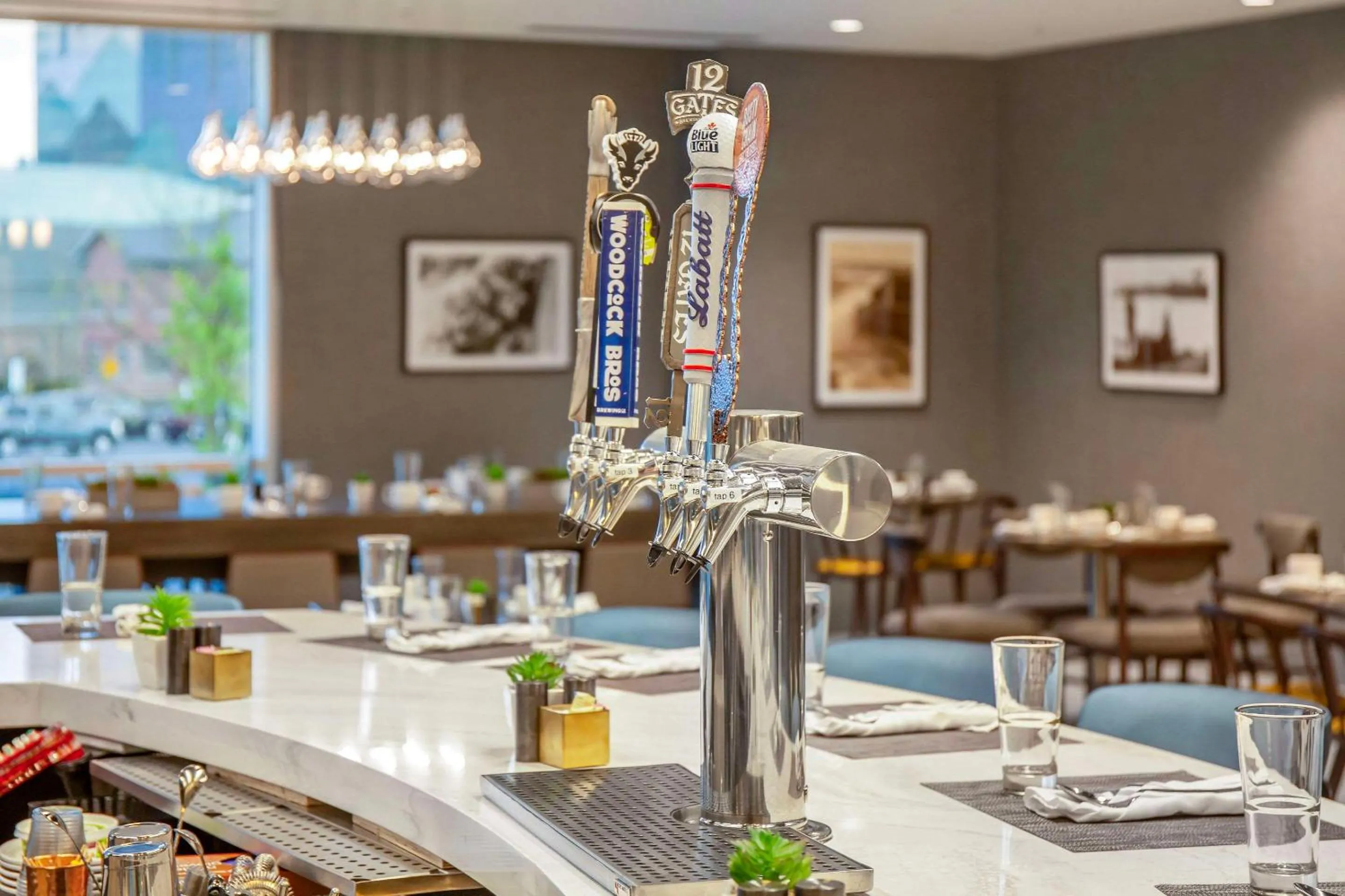 Lounge or bar in Cambria Hotel Niagara Falls