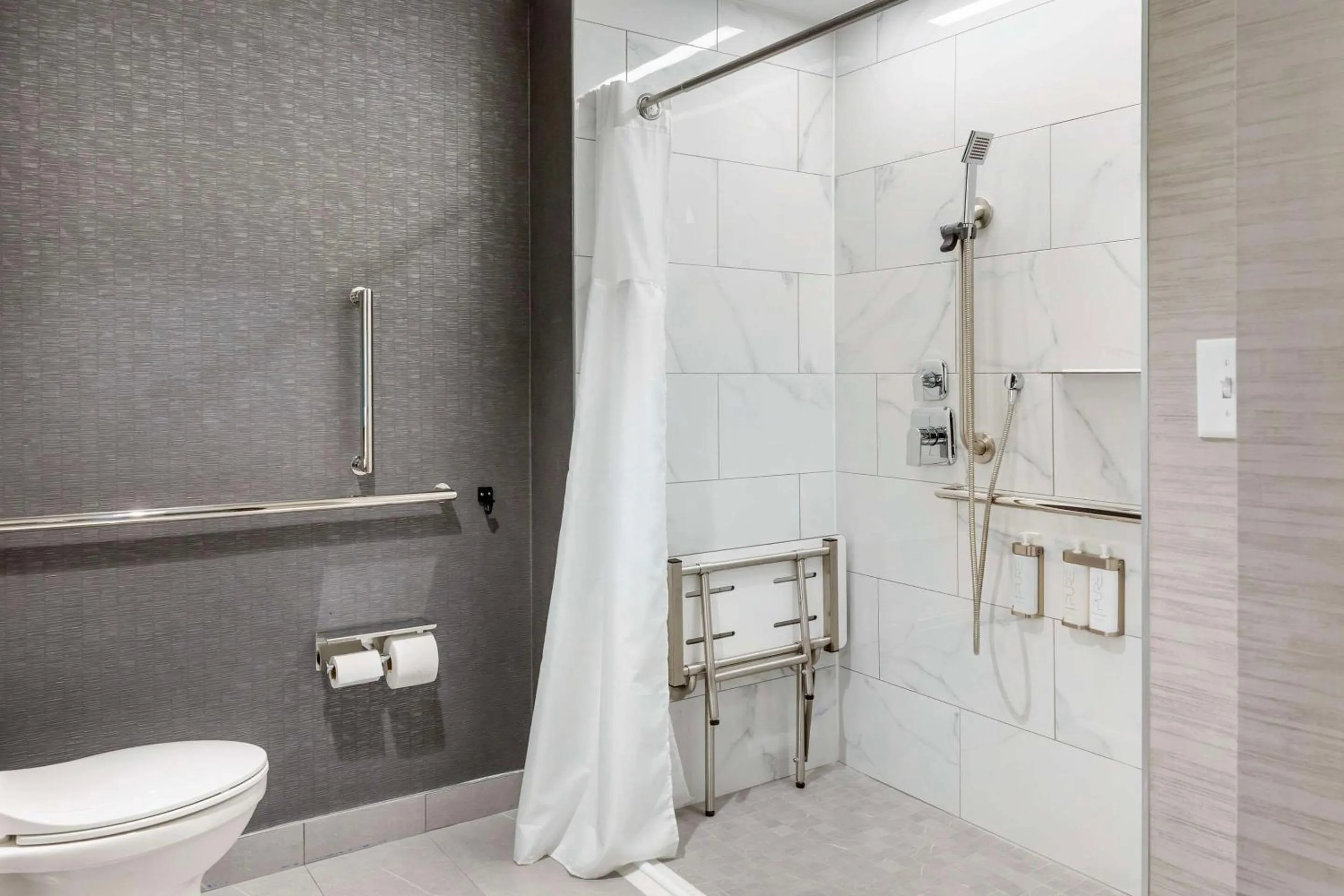 Bedroom in Cambria Hotel Niagara Falls