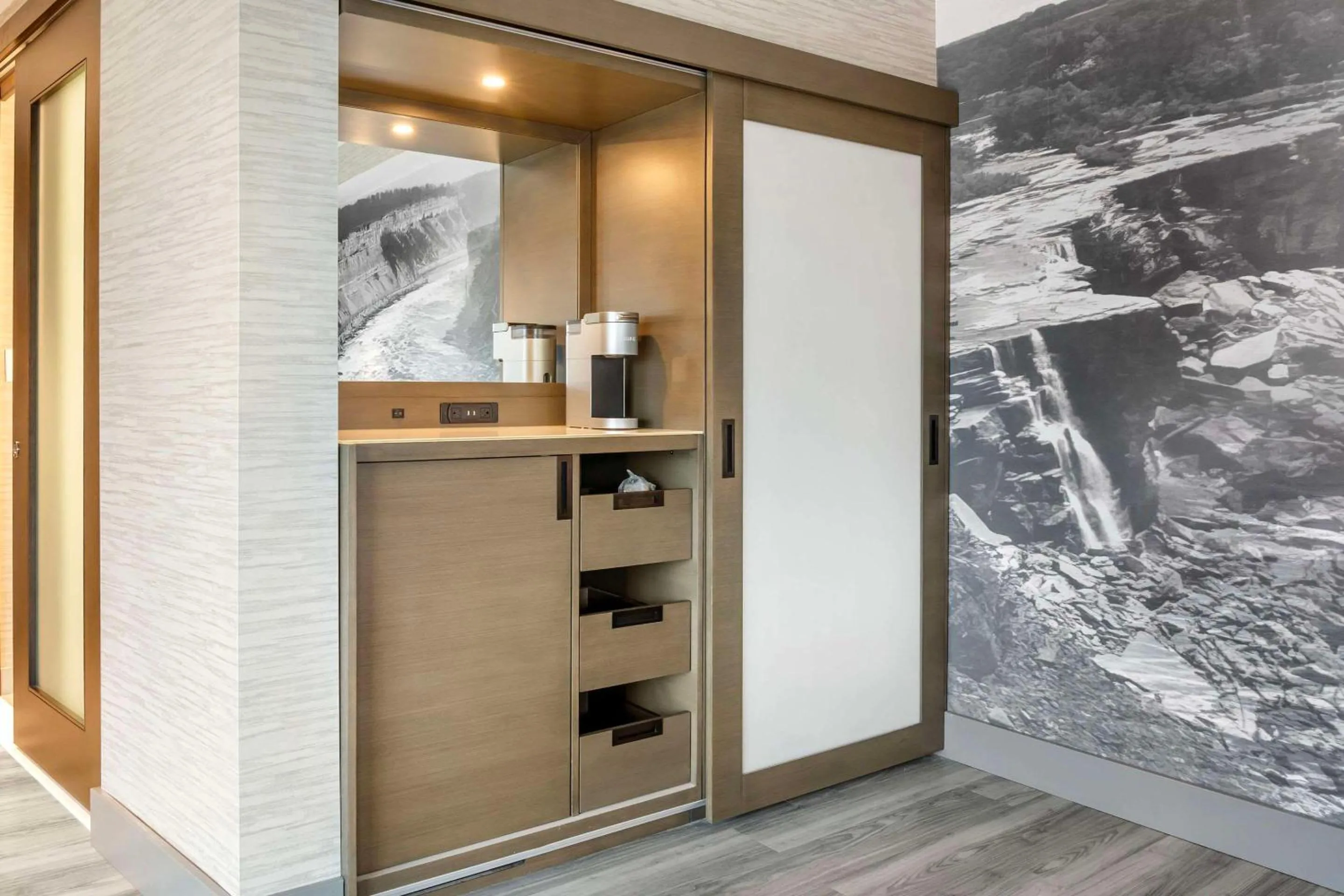 Bedroom in Cambria Hotel Niagara Falls