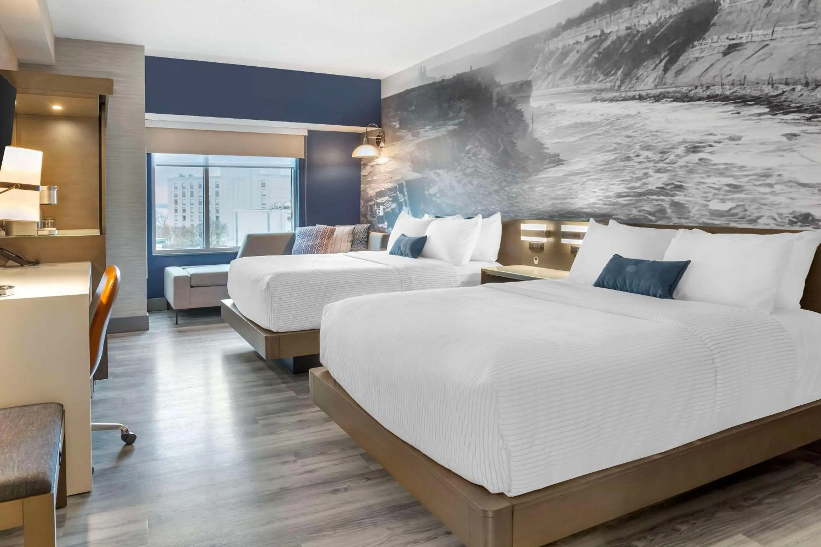 Bedroom, Bed in Cambria Hotel Niagara Falls