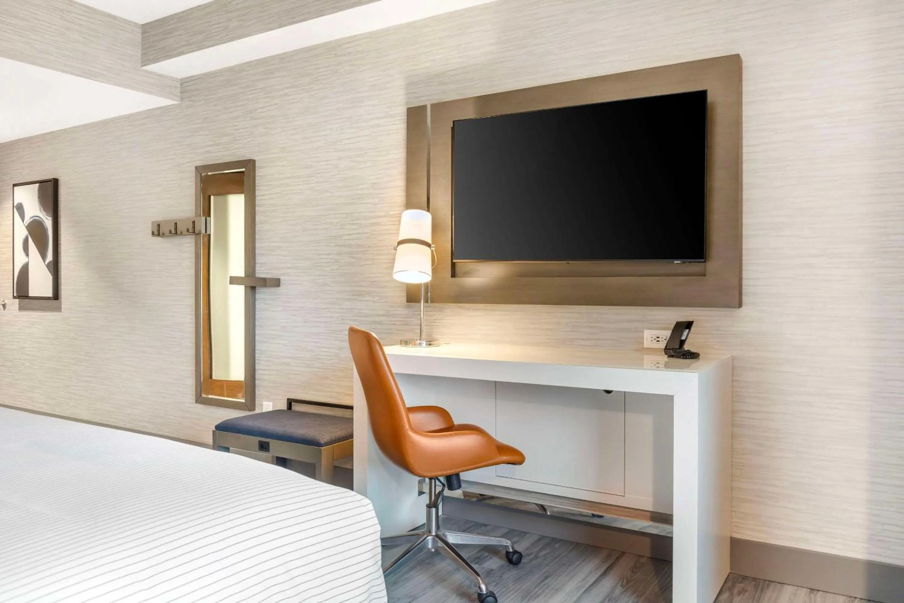 Bedroom, Bed in Cambria Hotel Niagara Falls