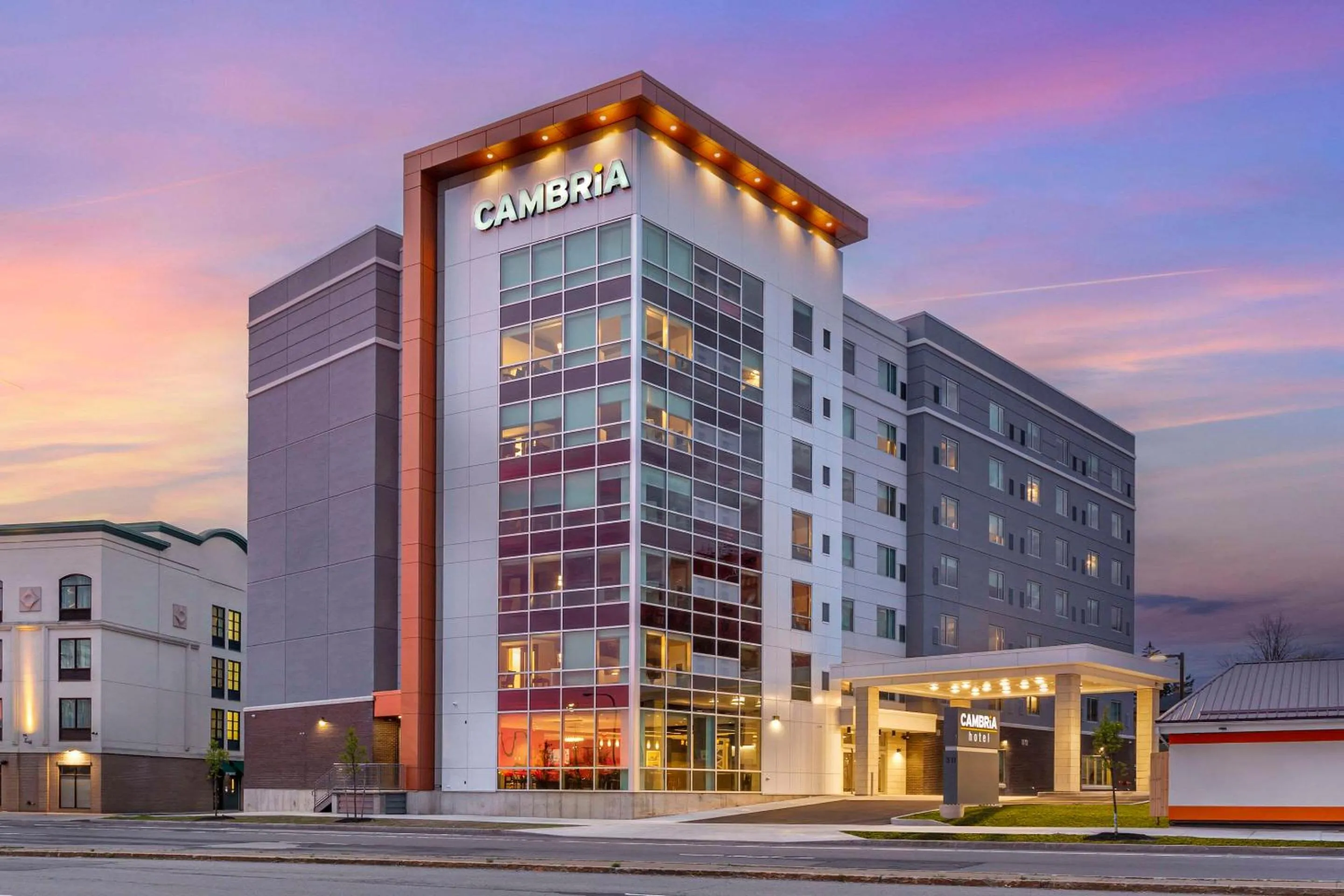 Property building in Cambria Hotel Niagara Falls