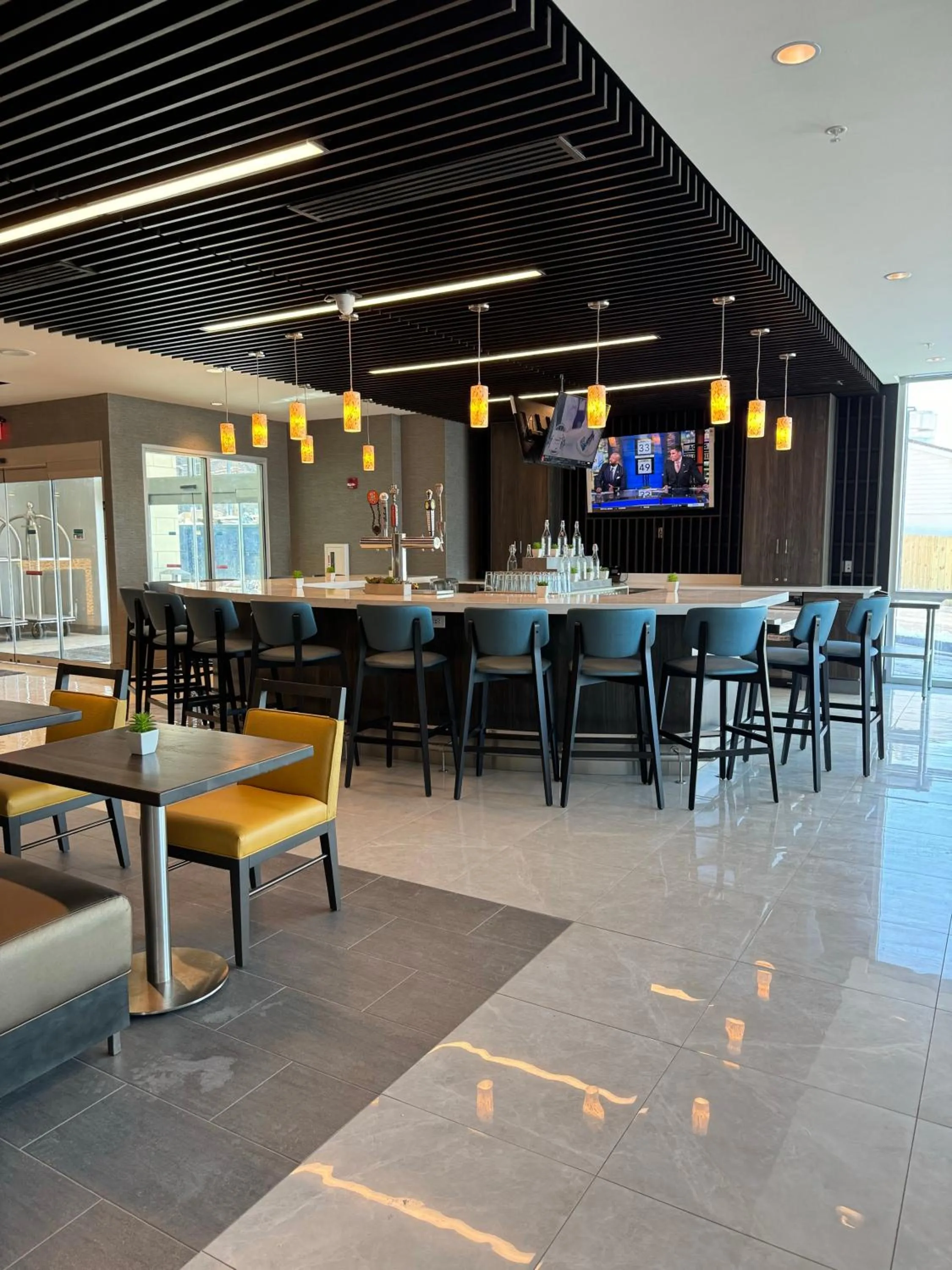 Restaurant/places to eat in Cambria Hotel Niagara Falls