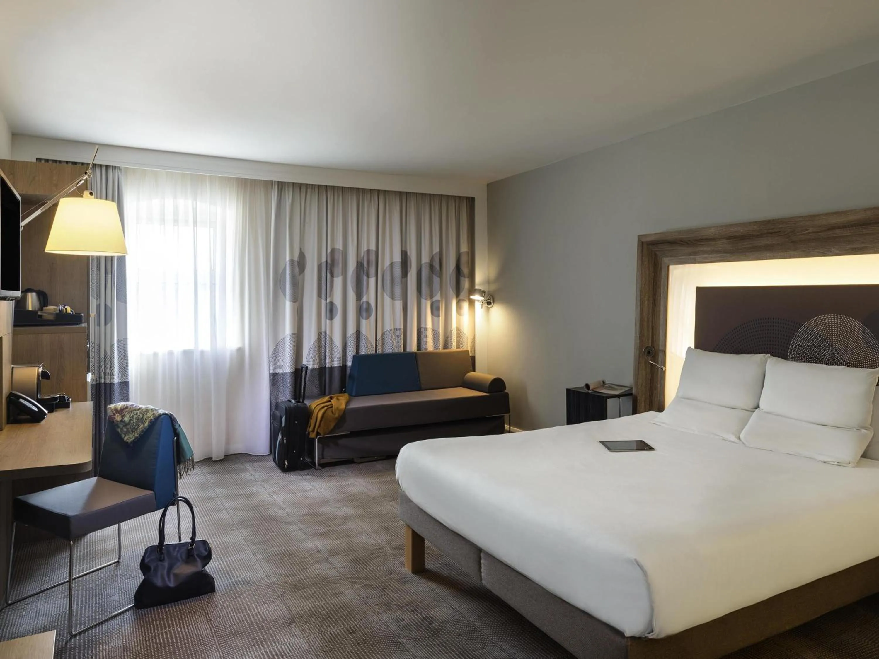 Bedroom, Bed in Novotel Coventry