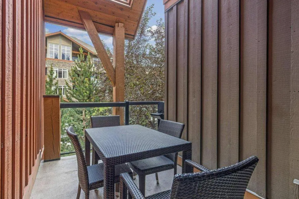 Gorgeous Mountain Condo - Pool & Hot Tub