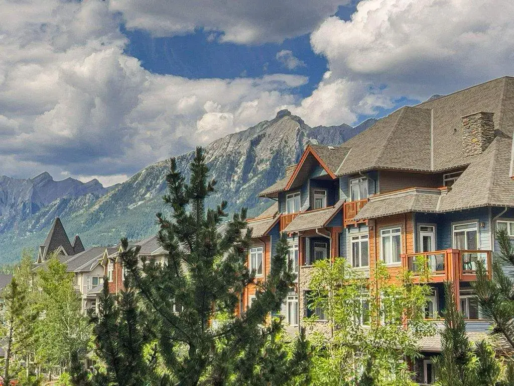 Gorgeous Mountain Condo - Pool & Hot Tub Gorgeous Mountain Condo - Pool & Hot Tub