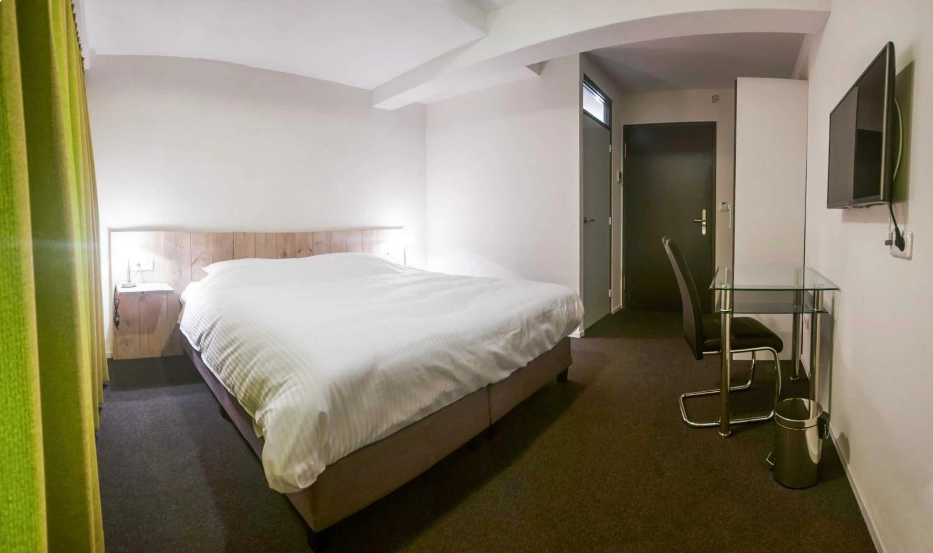 Photo of the whole room, Bed in Hotel Taurus
