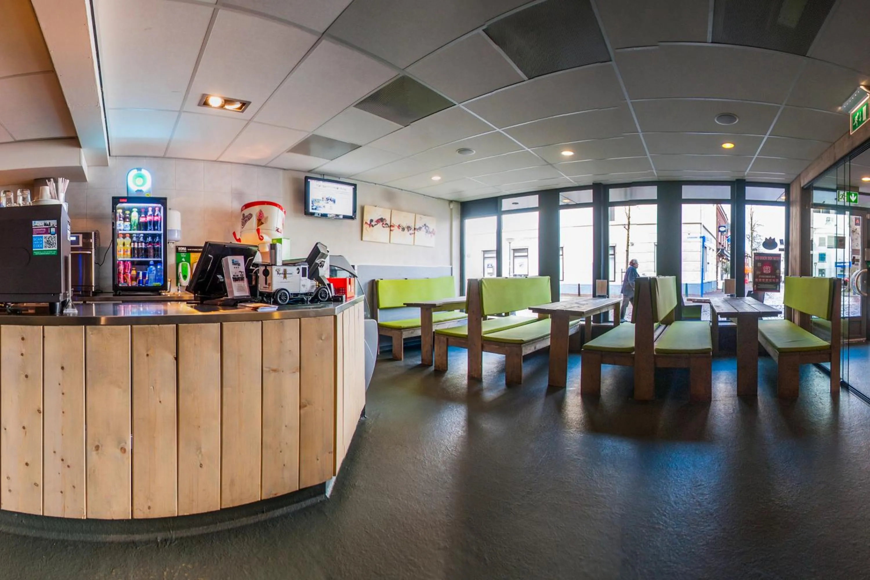 Restaurant/places to eat in Hotel Taurus