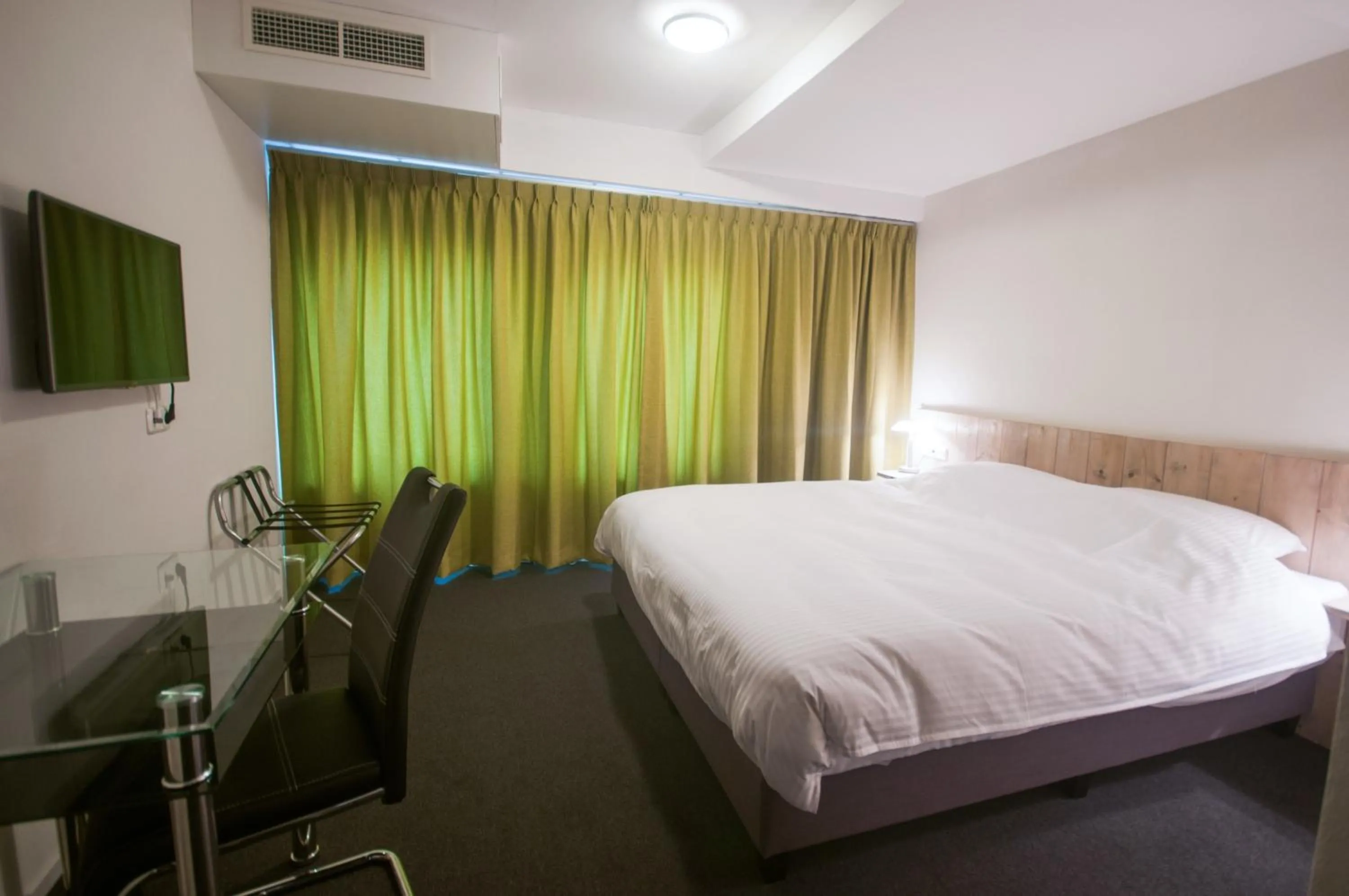 Photo of the whole room, Bed in Hotel Taurus