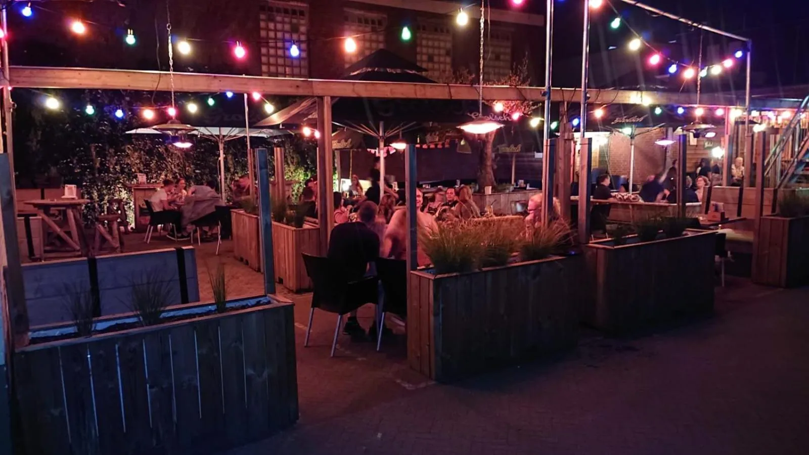 Restaurant/places to eat in Hotel Taurus