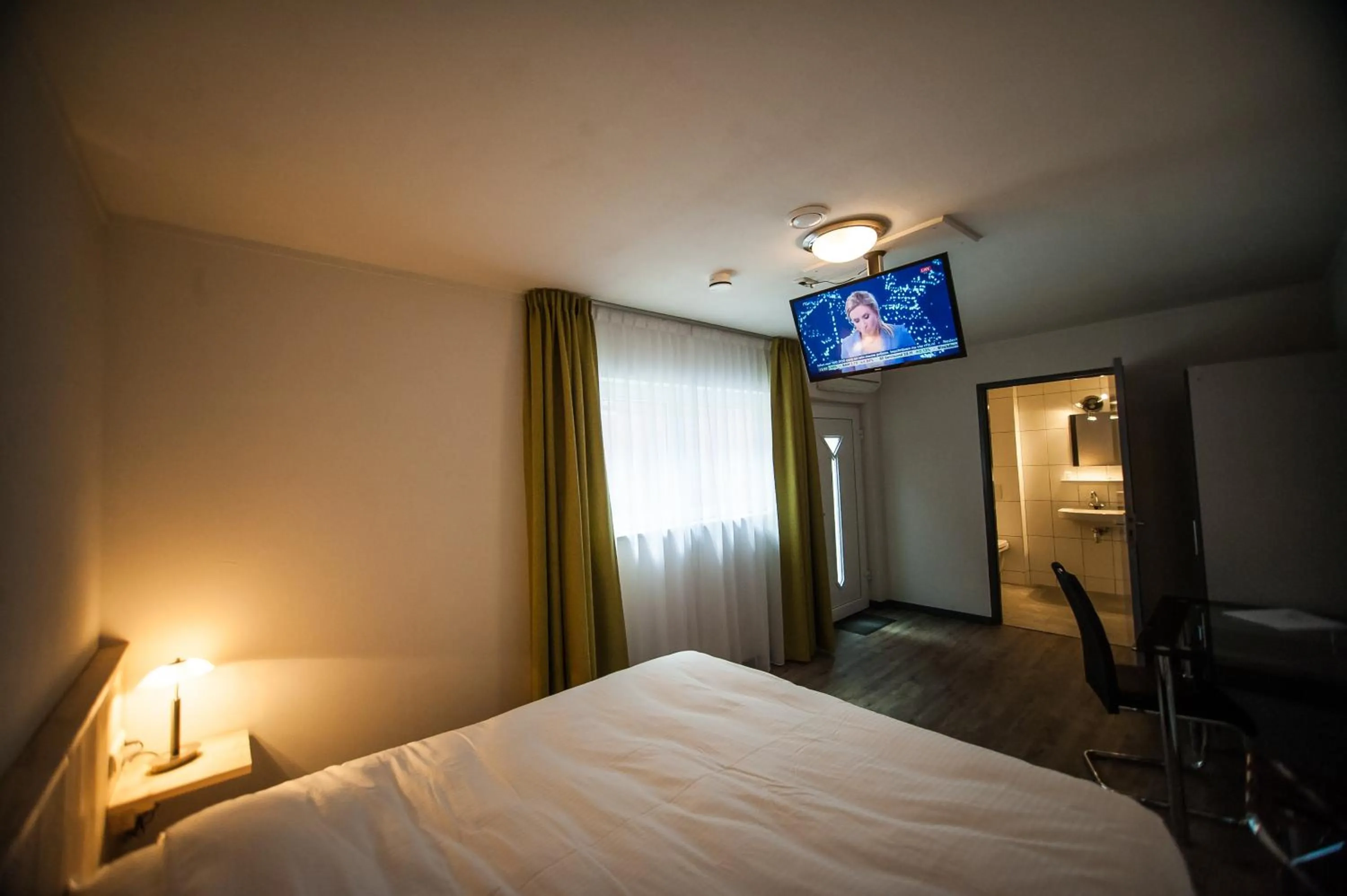 Photo of the whole room, Bed in Hotel Taurus