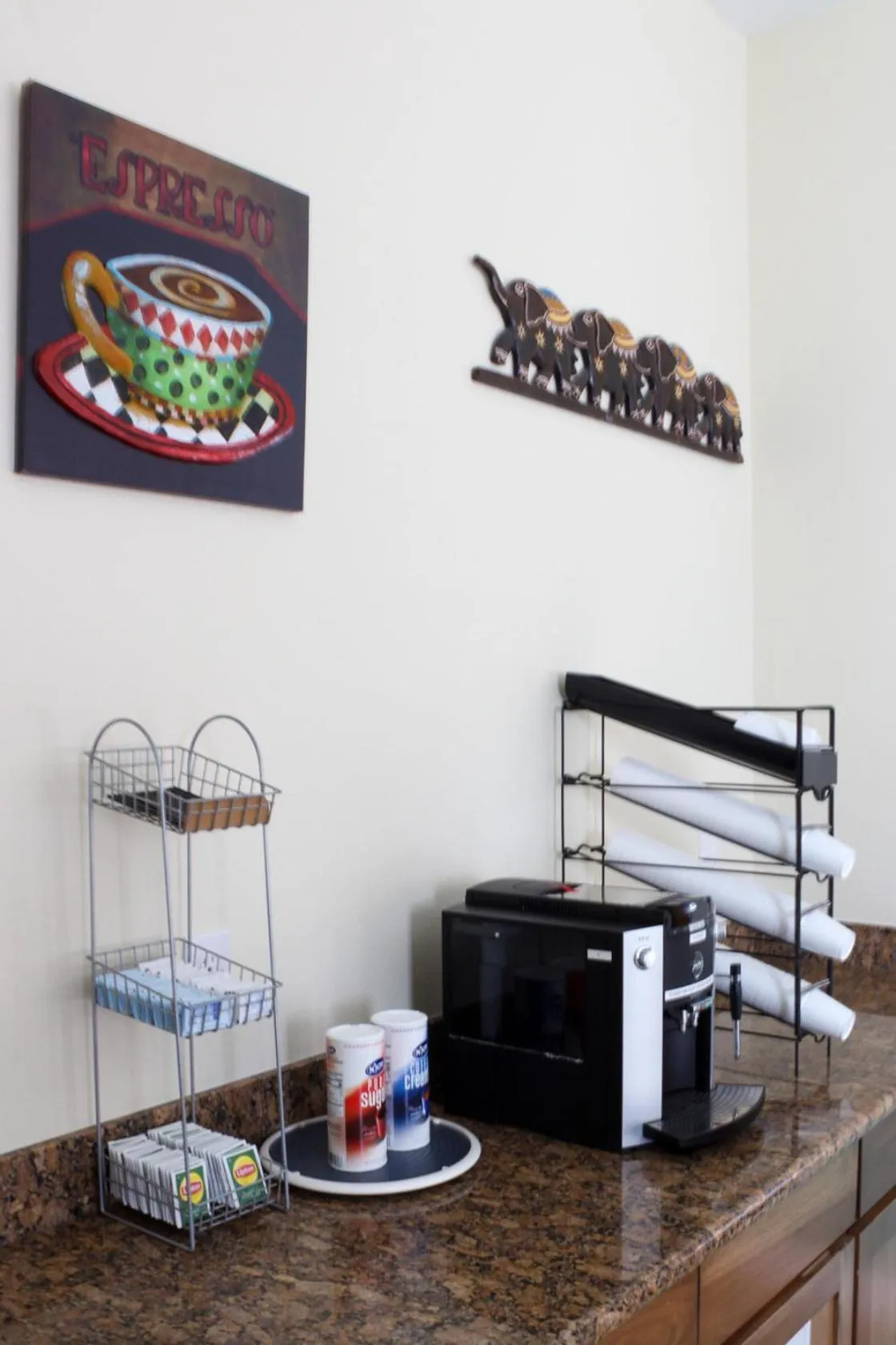 Coffee/tea facilities in Texas Bungalows Hotel & Hotel Que at Lakeline Austin Cedar Park