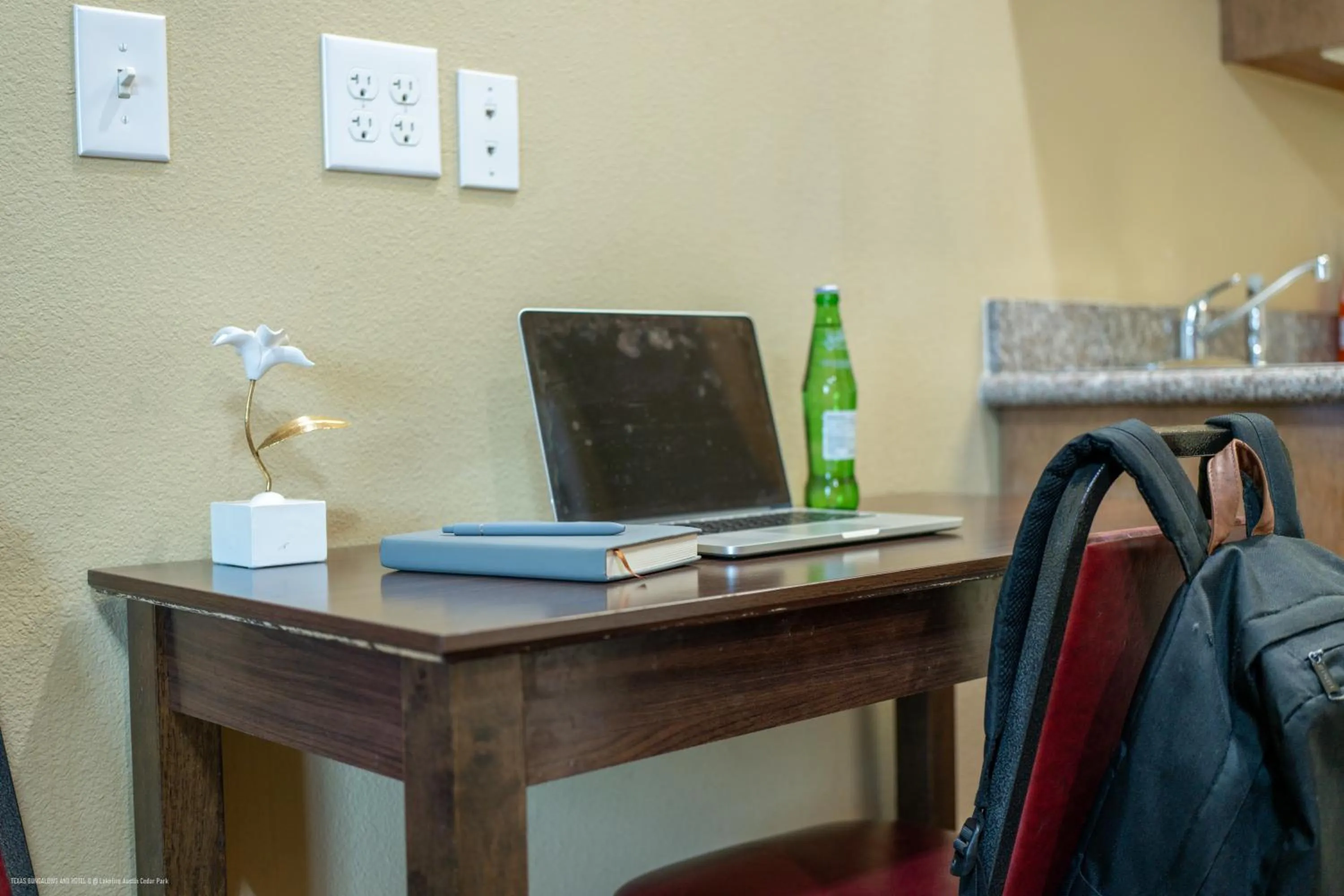 Kitchen or kitchenette in Texas Bungalows Hotel & Hotel Que at Lakeline Austin Cedar Park
