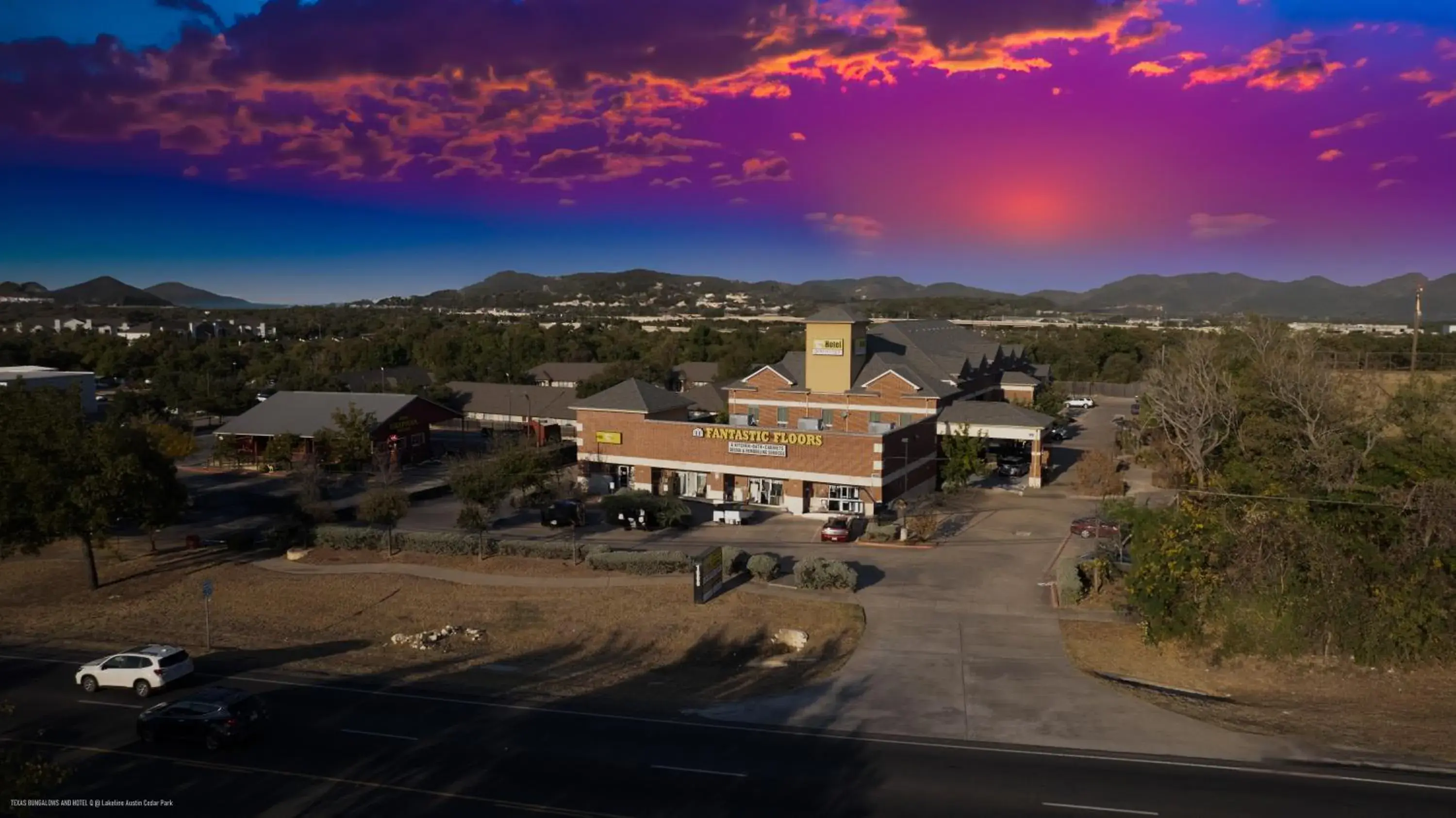Property building in Texas Bungalows Hotel & Hotel Que at Lakeline Austin Cedar Park Property building in Texas Bungalows Hotel & Hotel Que at Lakeline Austin Cedar Park