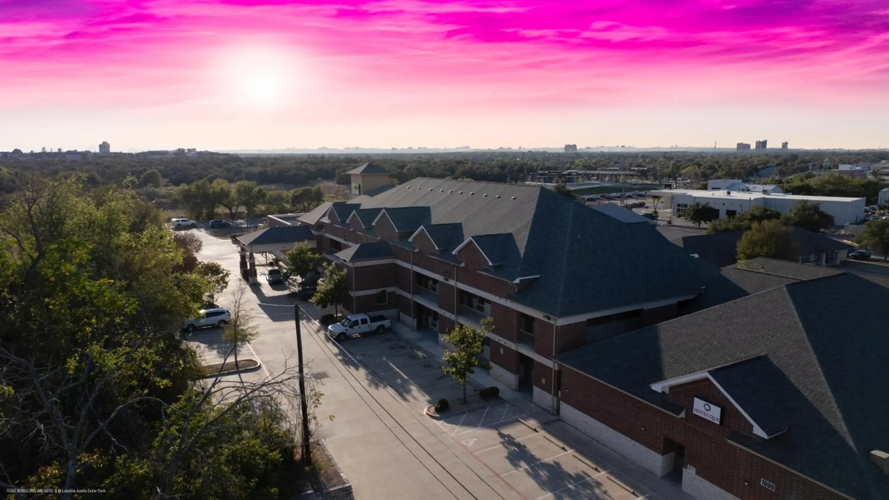 Property building in Texas Bungalows Hotel & Hotel Que at Lakeline Austin Cedar Park Property building in Texas Bungalows Hotel & Hotel Que at Lakeline Austin Cedar Park