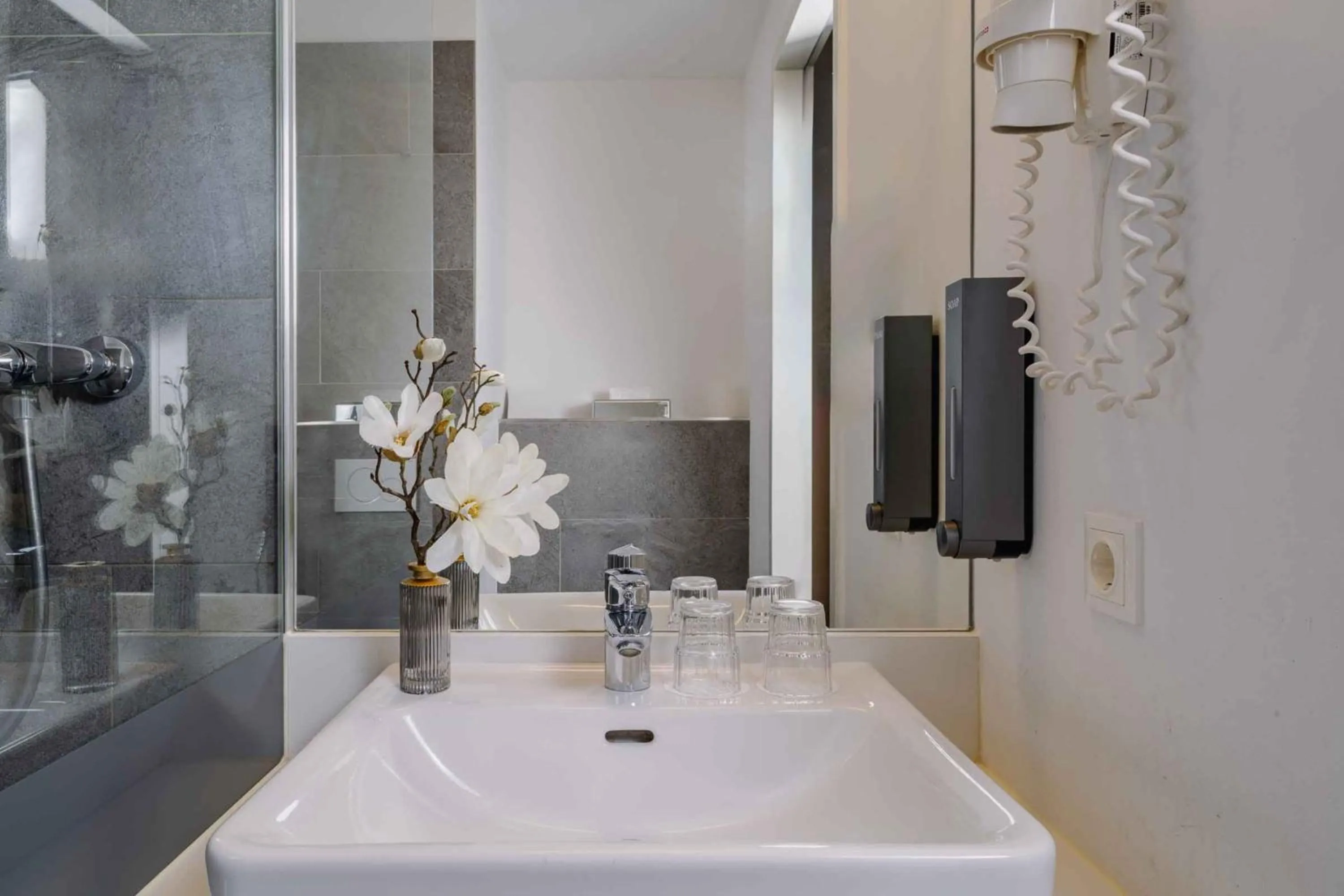 Bathroom in PLAZA INN Dachau - München