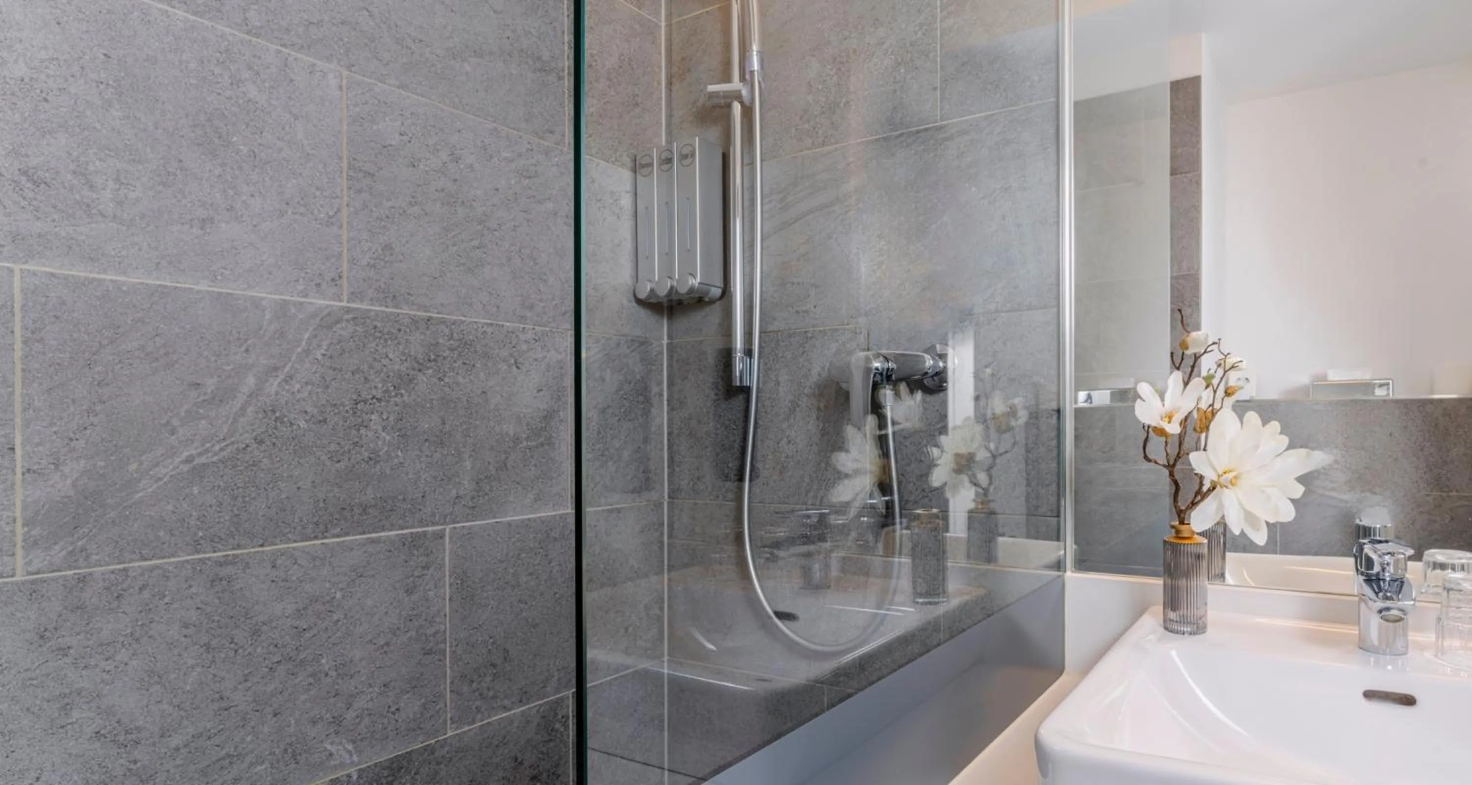 Bathroom in PLAZA INN Dachau - München