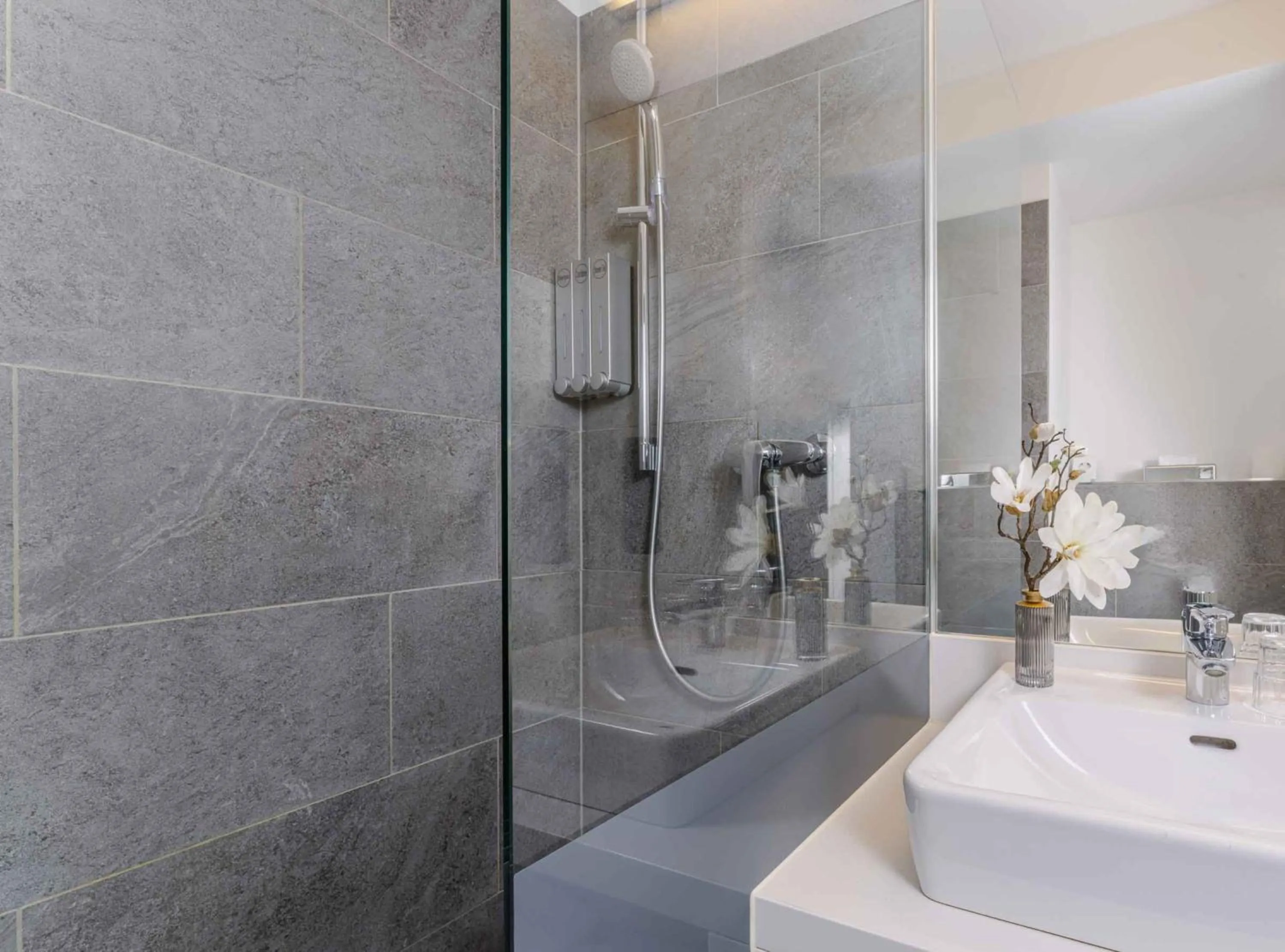 Bathroom in PLAZA INN Dachau - München