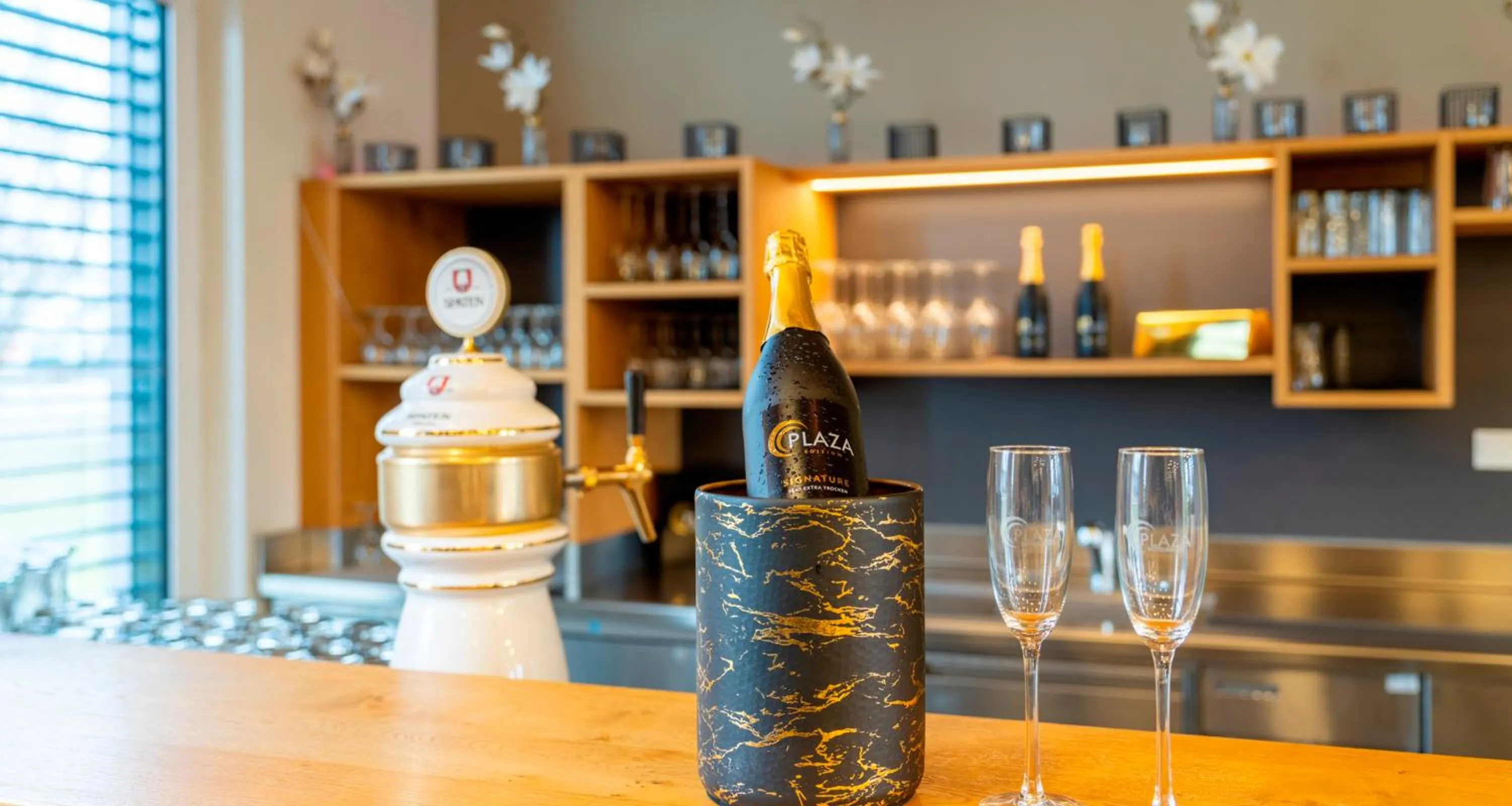 Lounge or bar in PLAZA INN Dachau - München