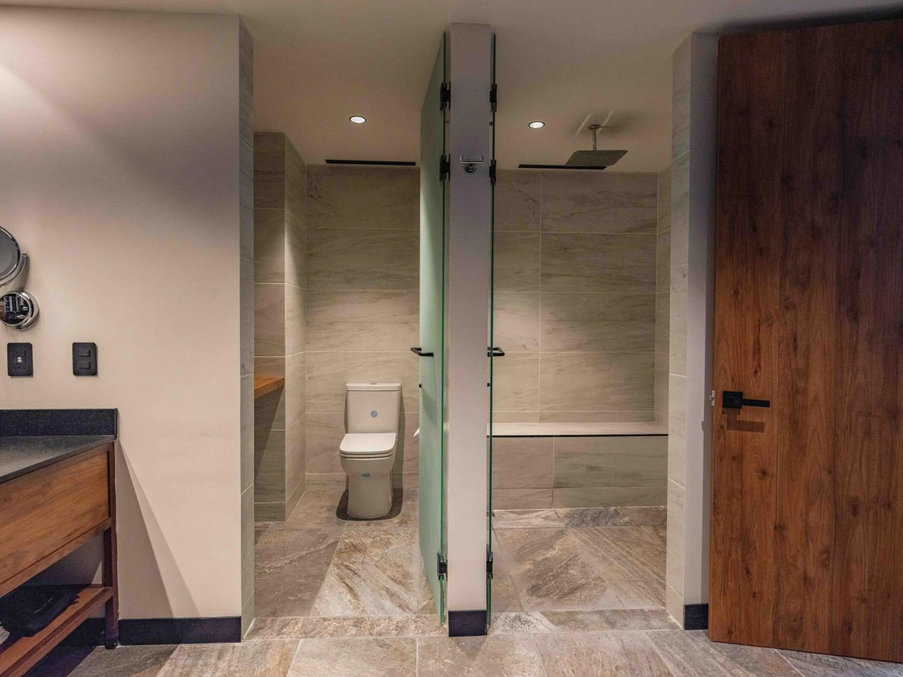 Bathroom in Galeria Plaza Leon