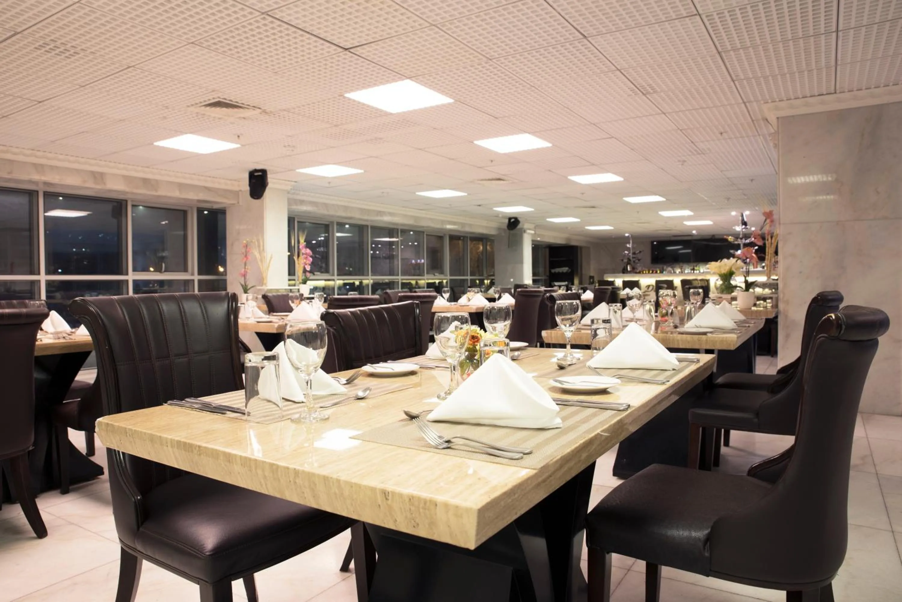 Restaurant/places to eat in Luxury Inkari Hotel