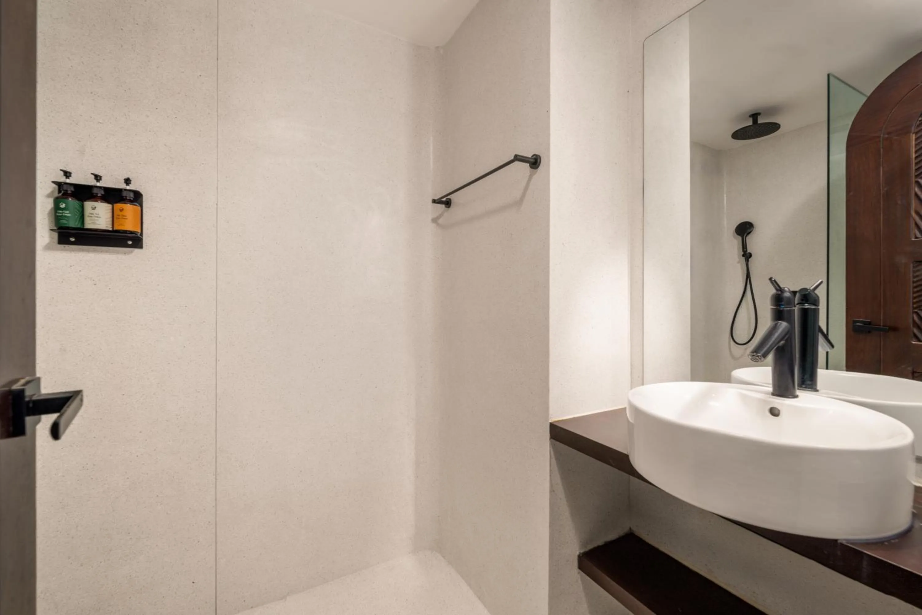 Shower in Saha Casa Boutique Hotel Da Nang