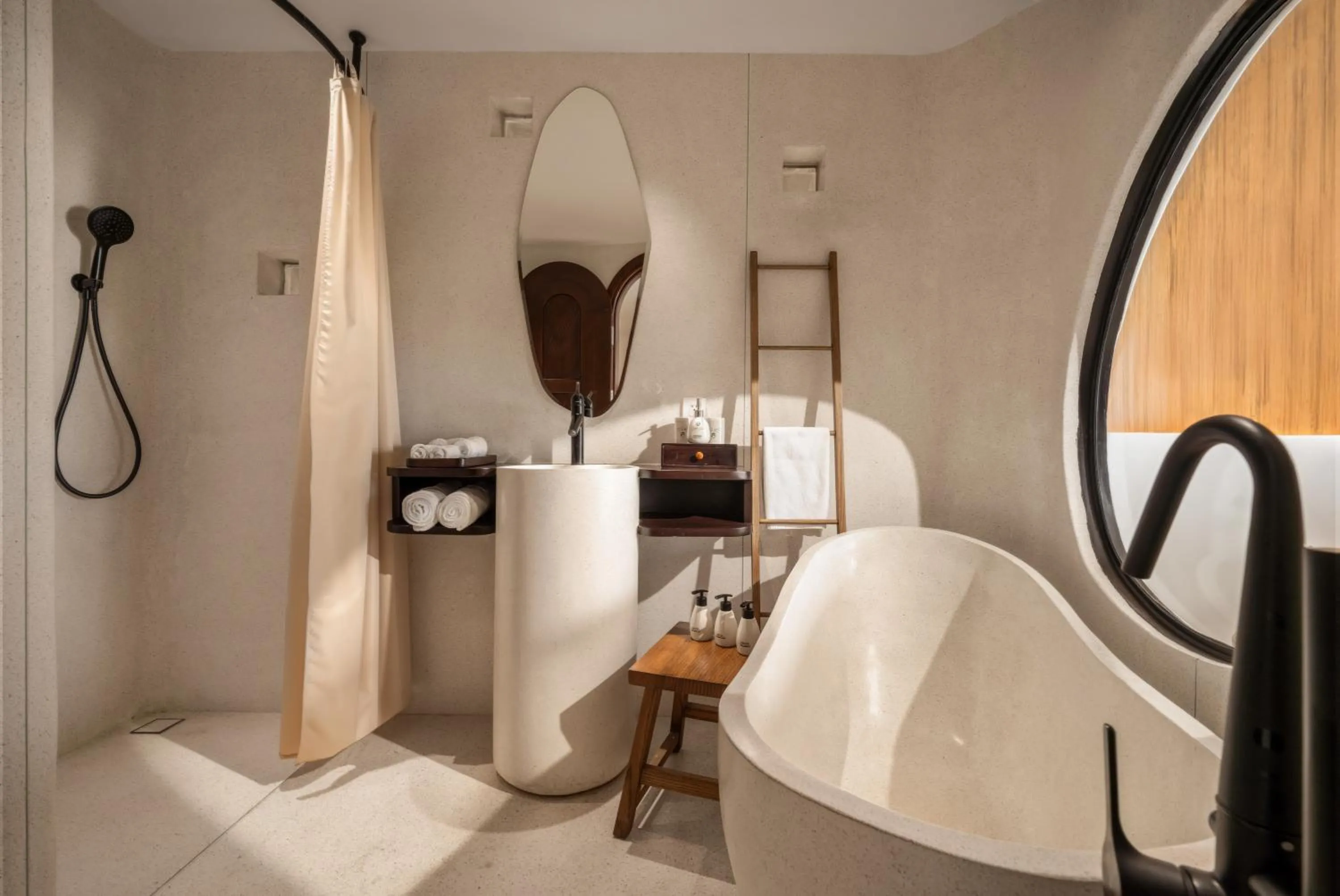 Bathroom, Bed in Saha Casa Boutique Hotel Da Nang