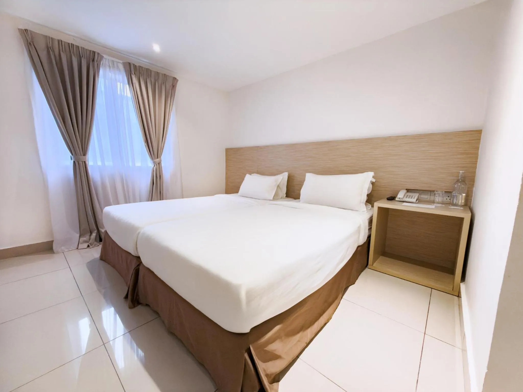 Bedroom, Bed in Living At DSulaiman Hotel