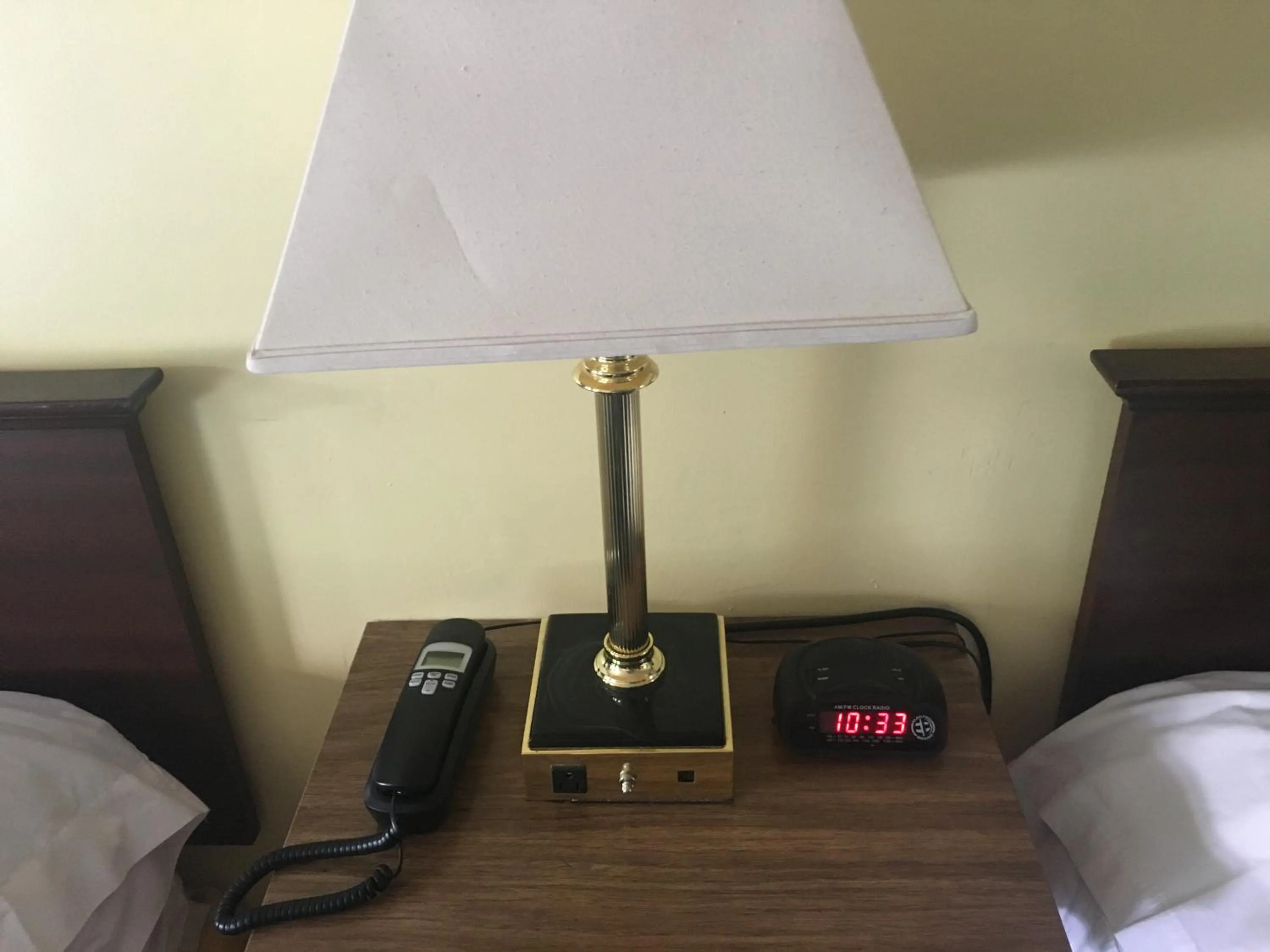 Bedroom, Bed in Norwalk Inn