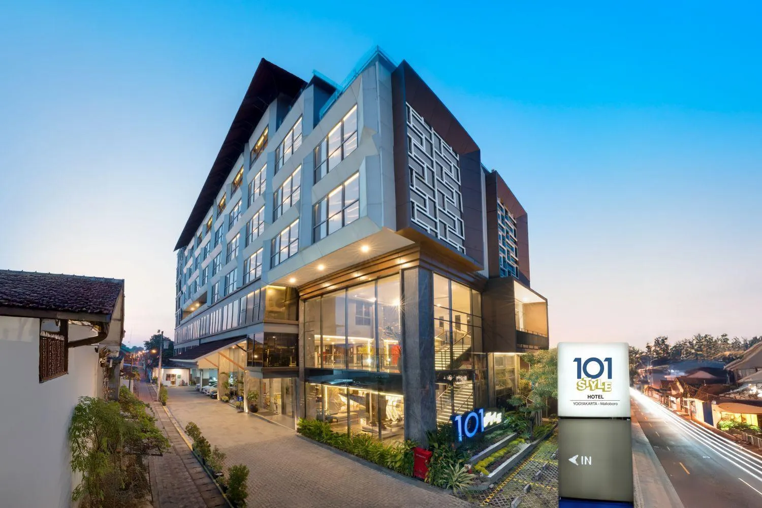 Facade/entrance in 1O1 STYLE Yogyakarta Malioboro