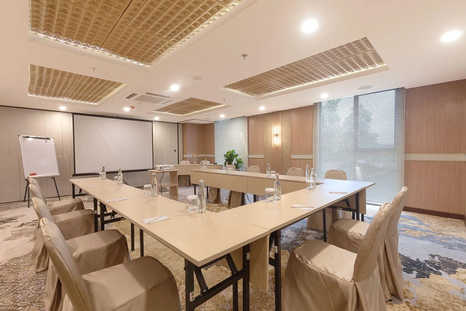 Meeting/conference room in 1O1 STYLE Yogyakarta Malioboro