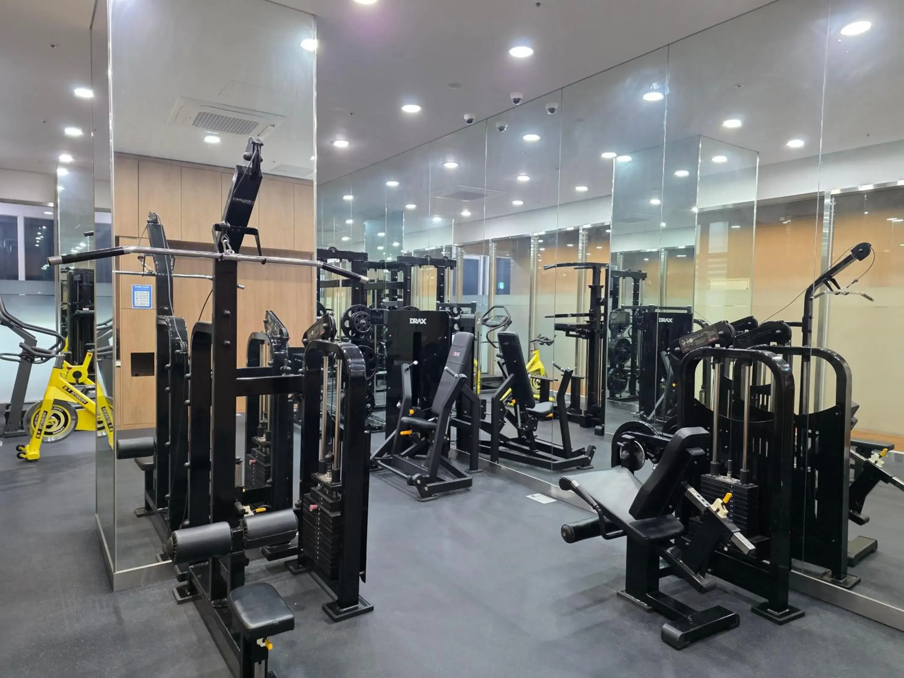 Fitness centre/facilities in SR Hotel Yeongjong Fitness centre/facilities in SR Hotel Yeongjong