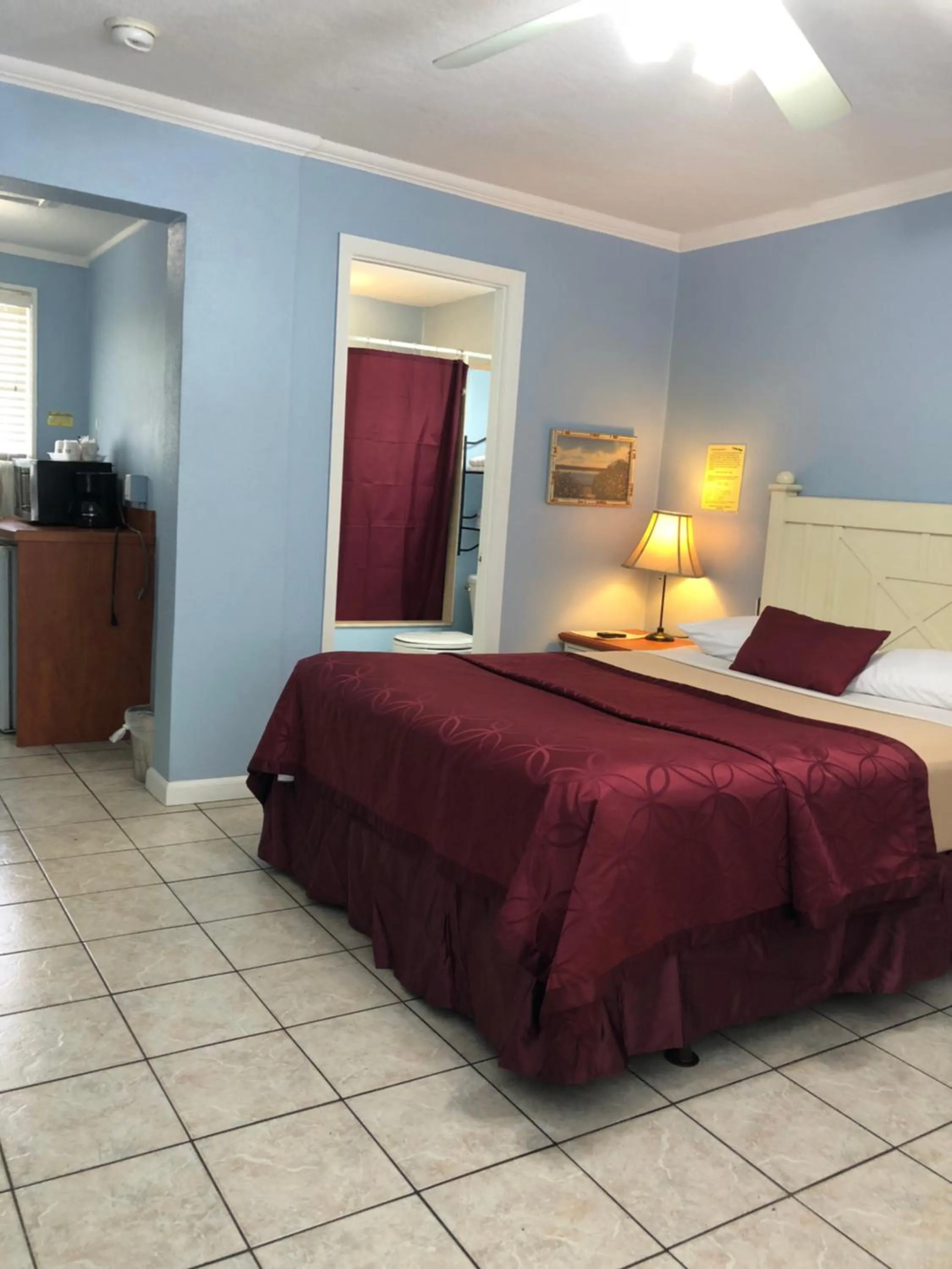 Lakeside Inn and Cafe